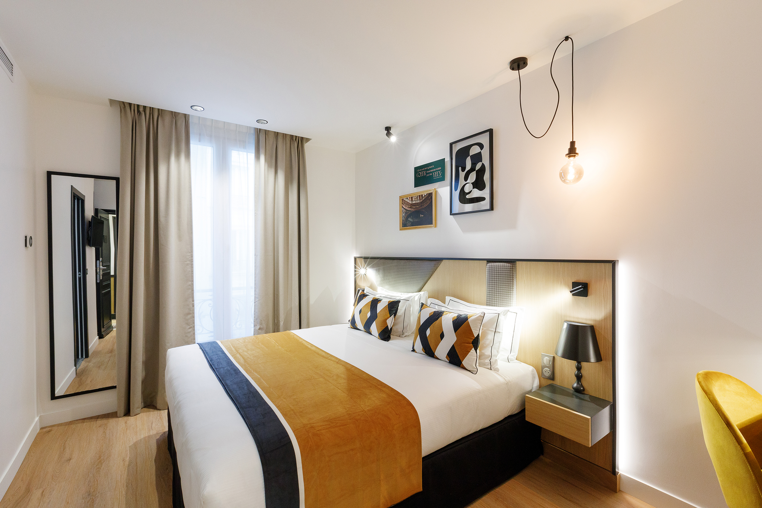 Double Deluxe One Bed