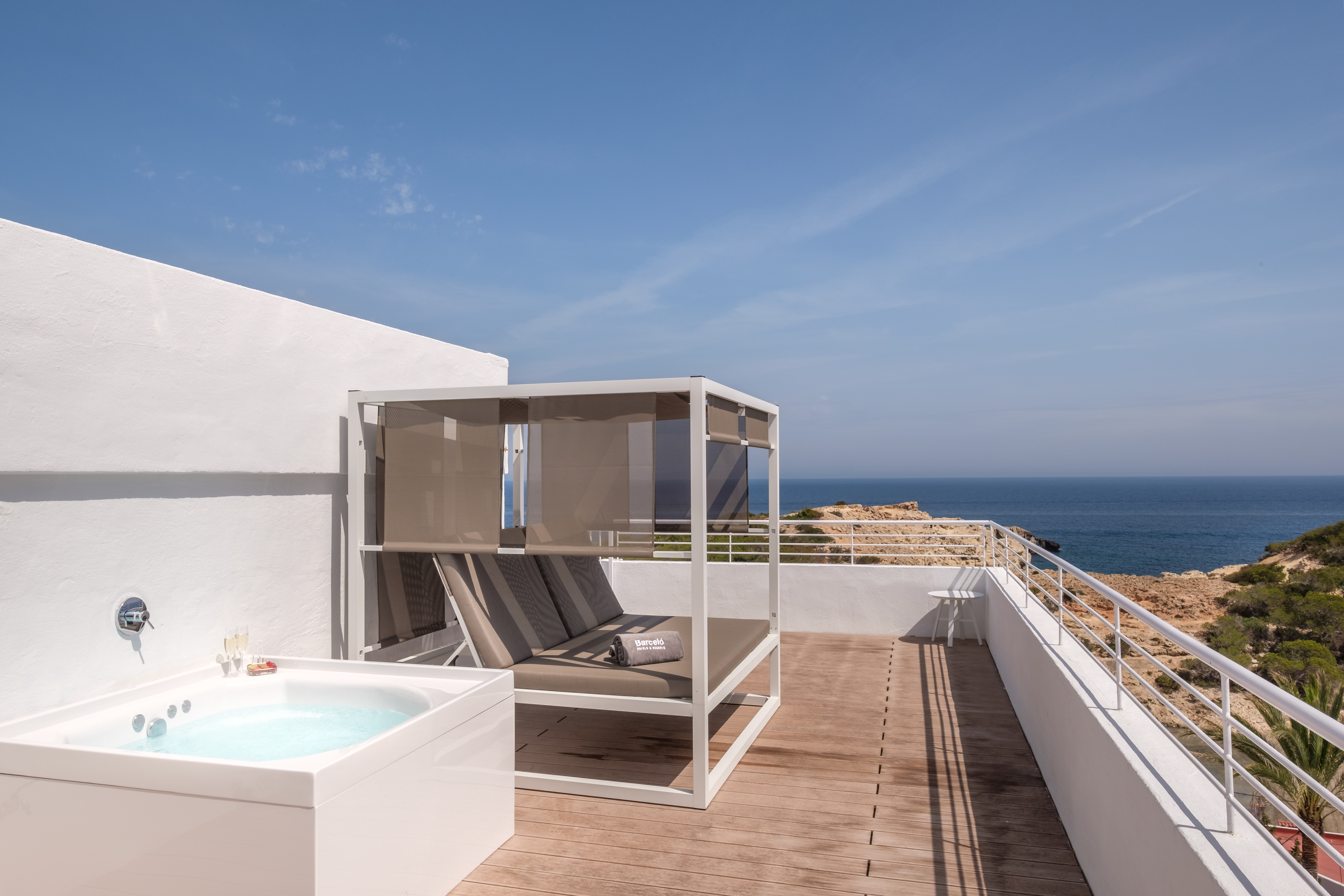 Double or Twin Deluxe Sea View