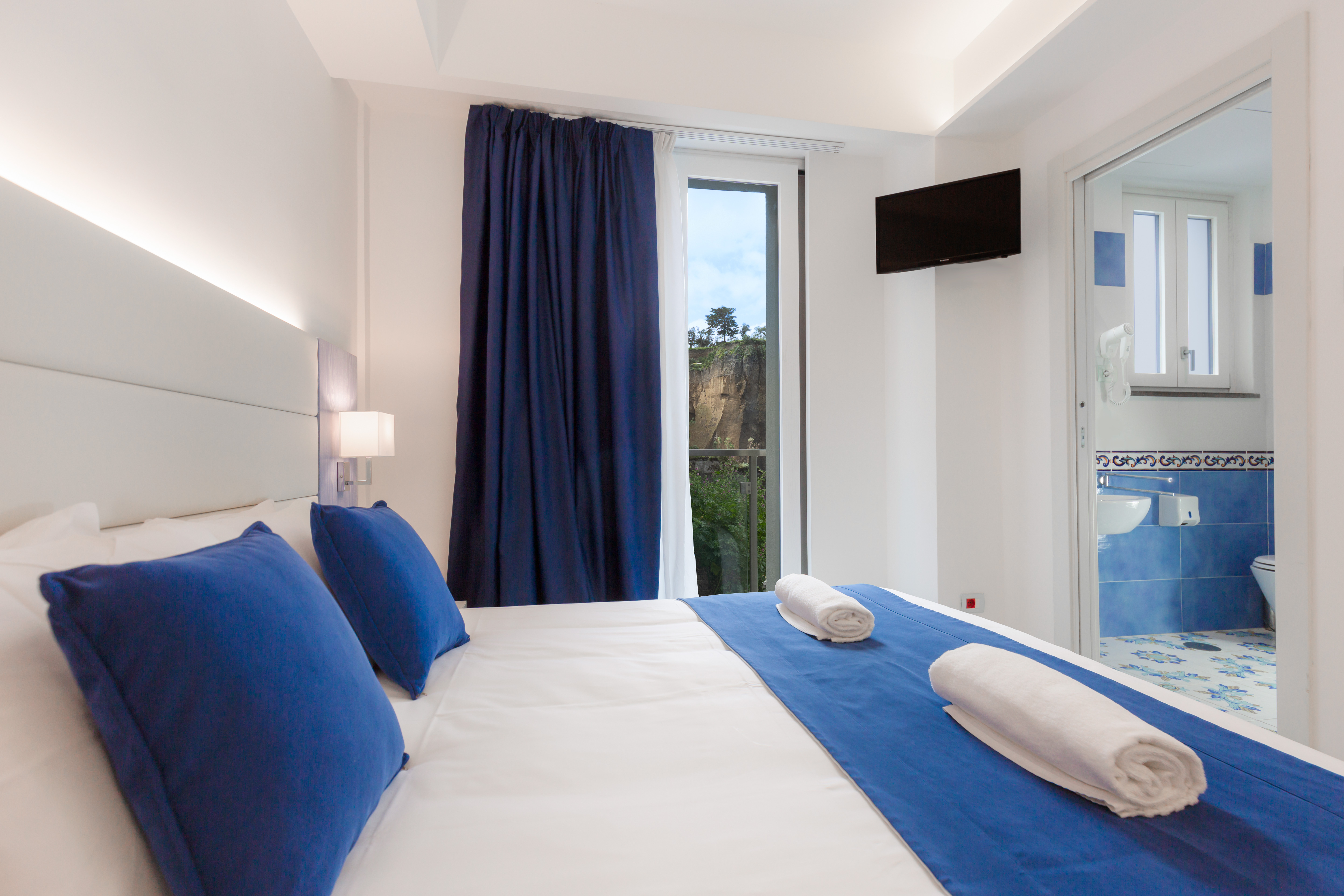 Double or Twin One Bedroom One Bathroom