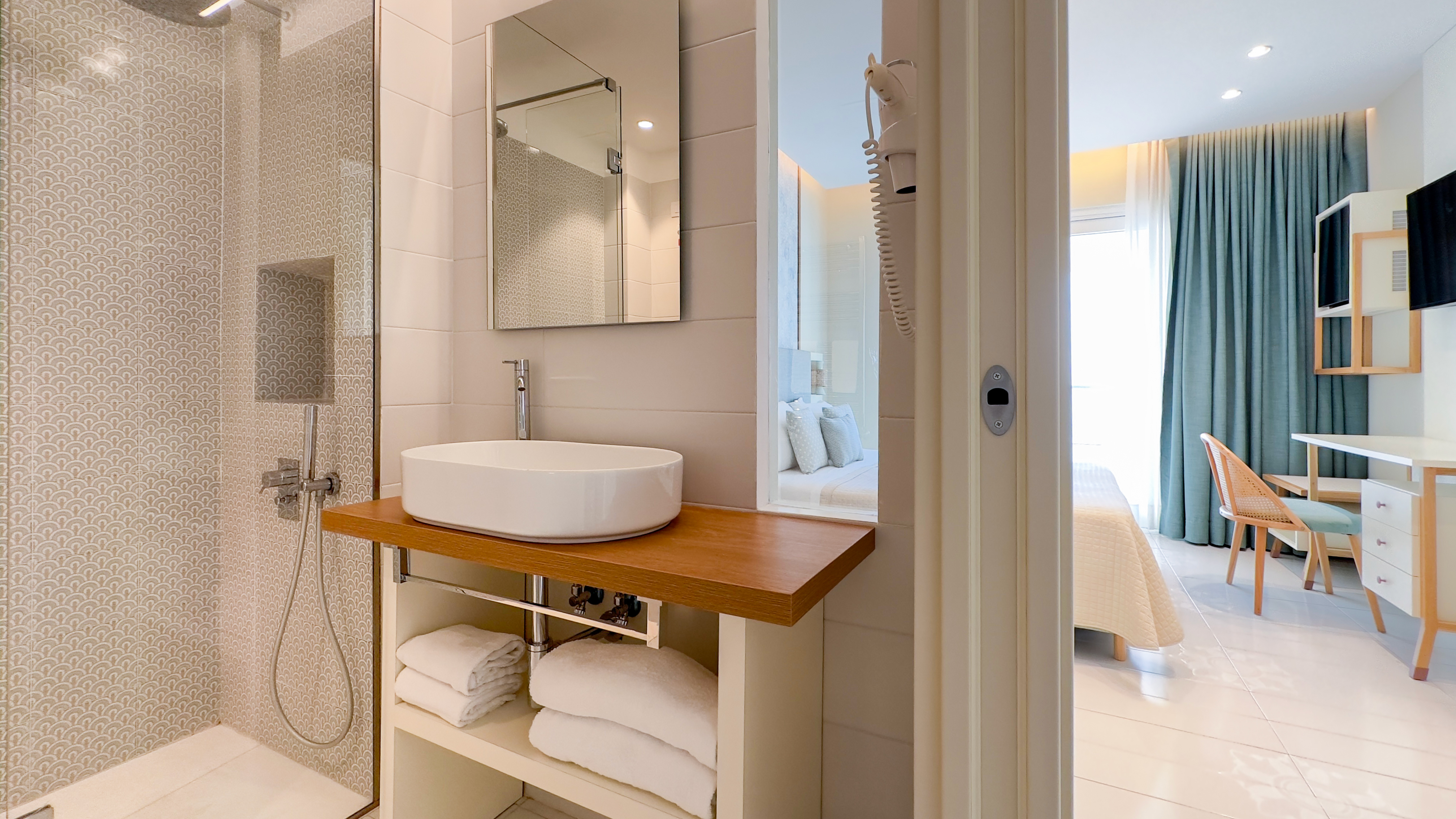 Junior Suite Two Double Beds One Bedroom 