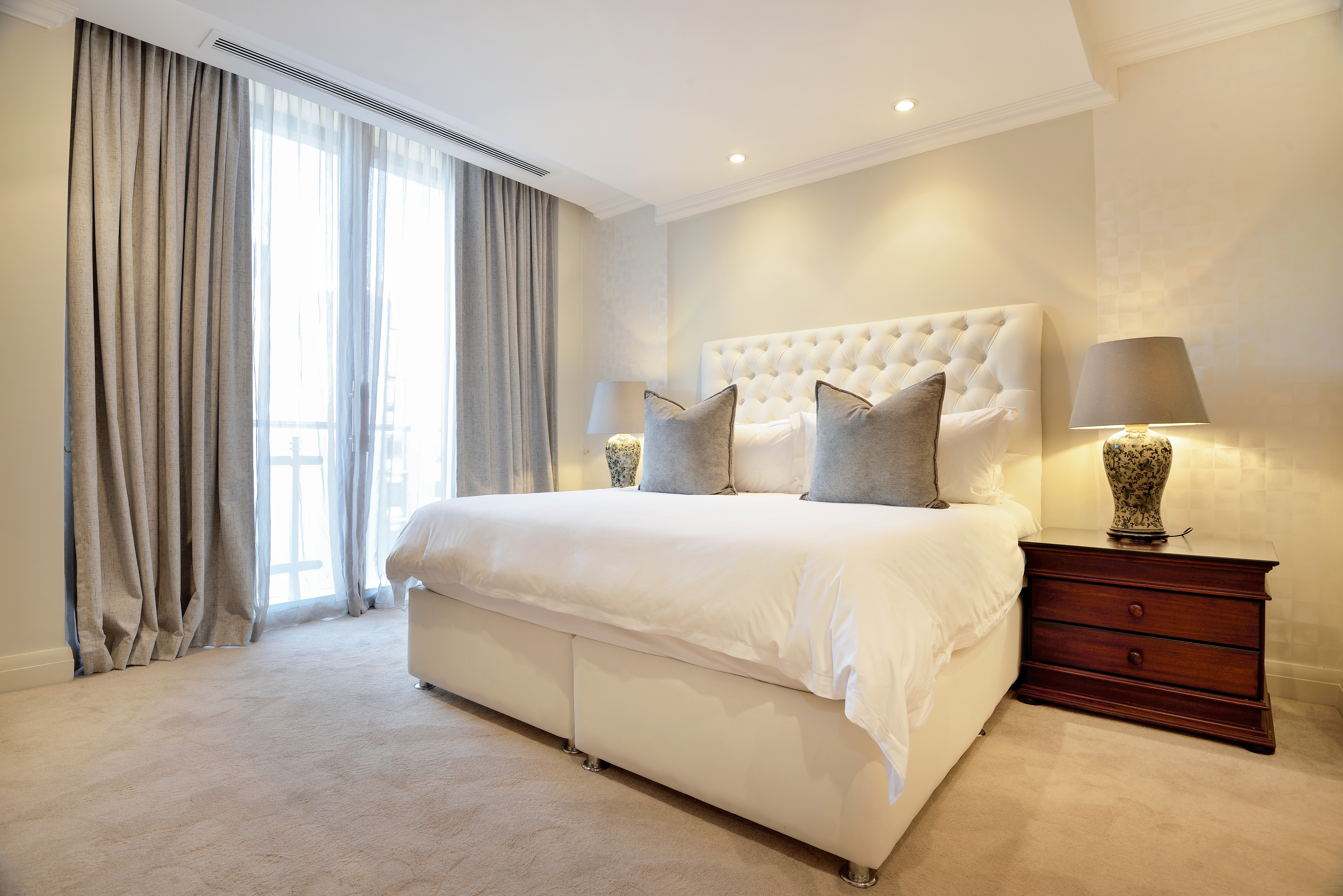 Apartment Three Bedrooms Three Bathrooms