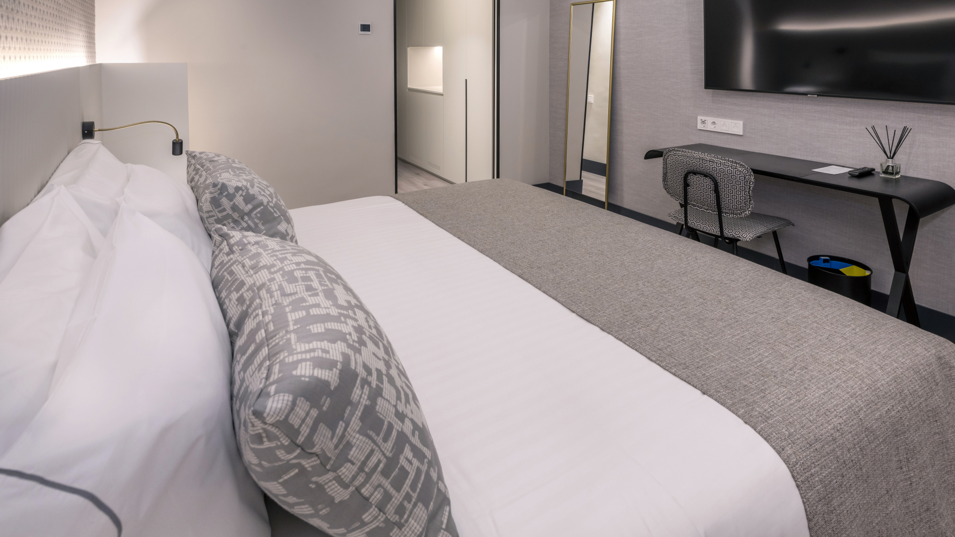 Double Single Executive