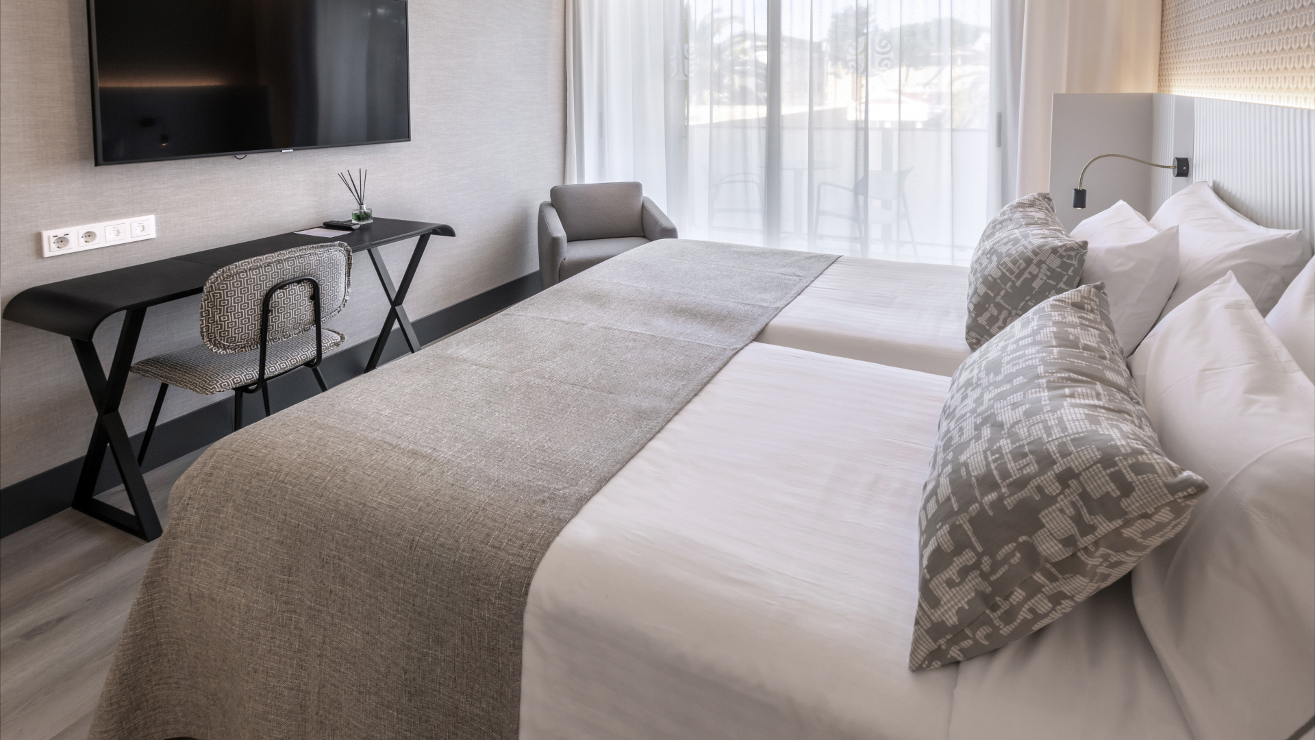 Double Single Executive