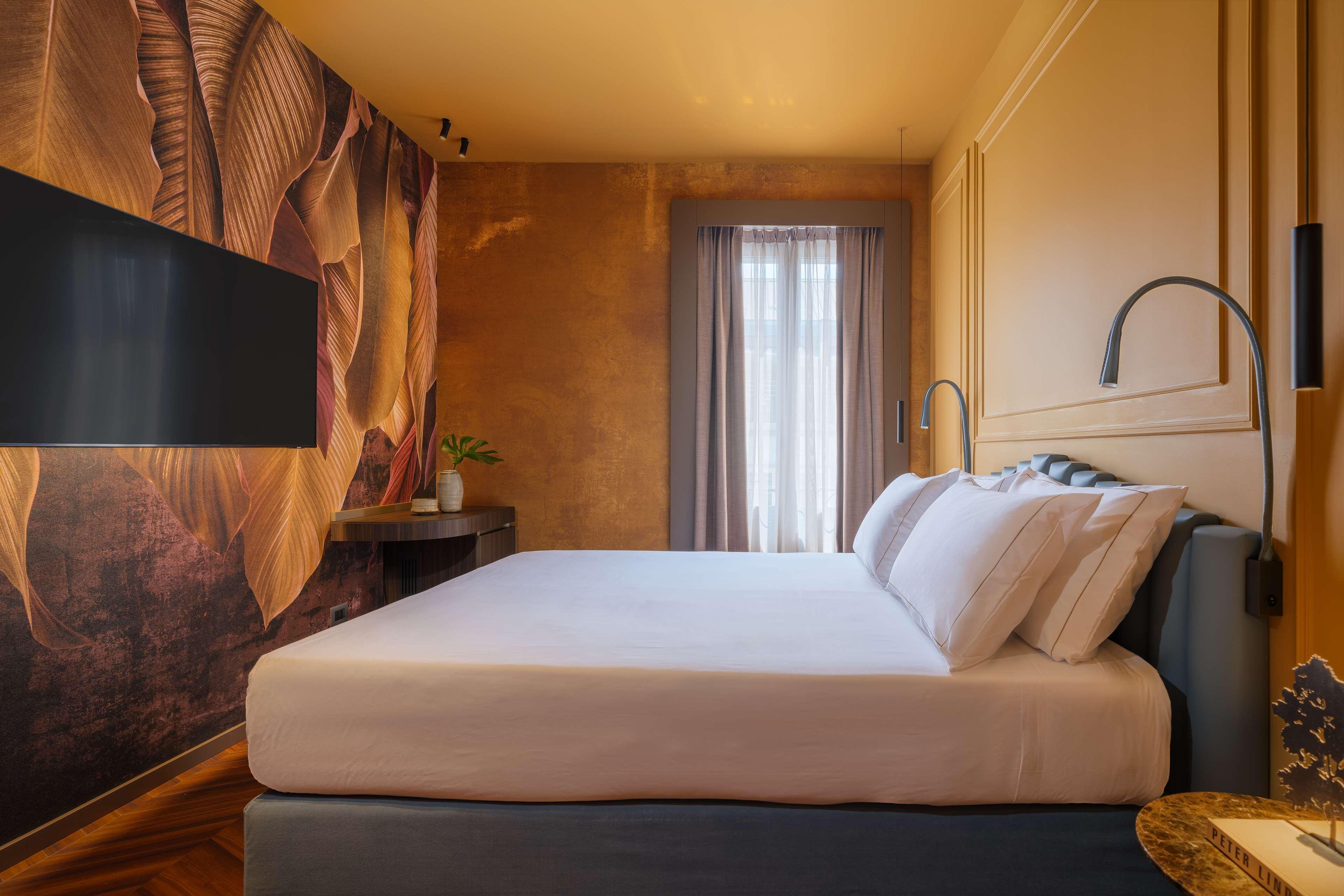 Double Deluxe Queen Bed