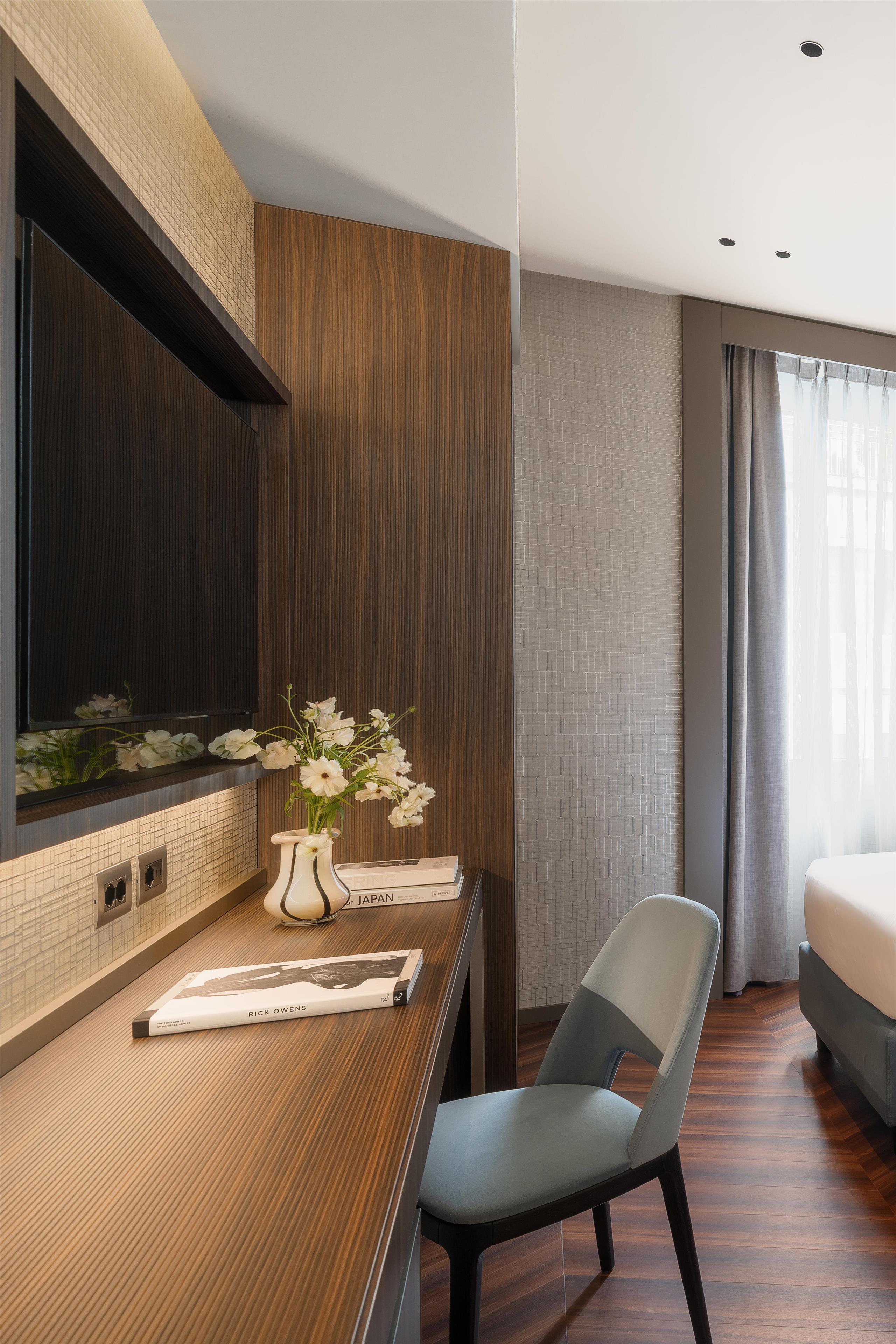 Double Deluxe King Bed