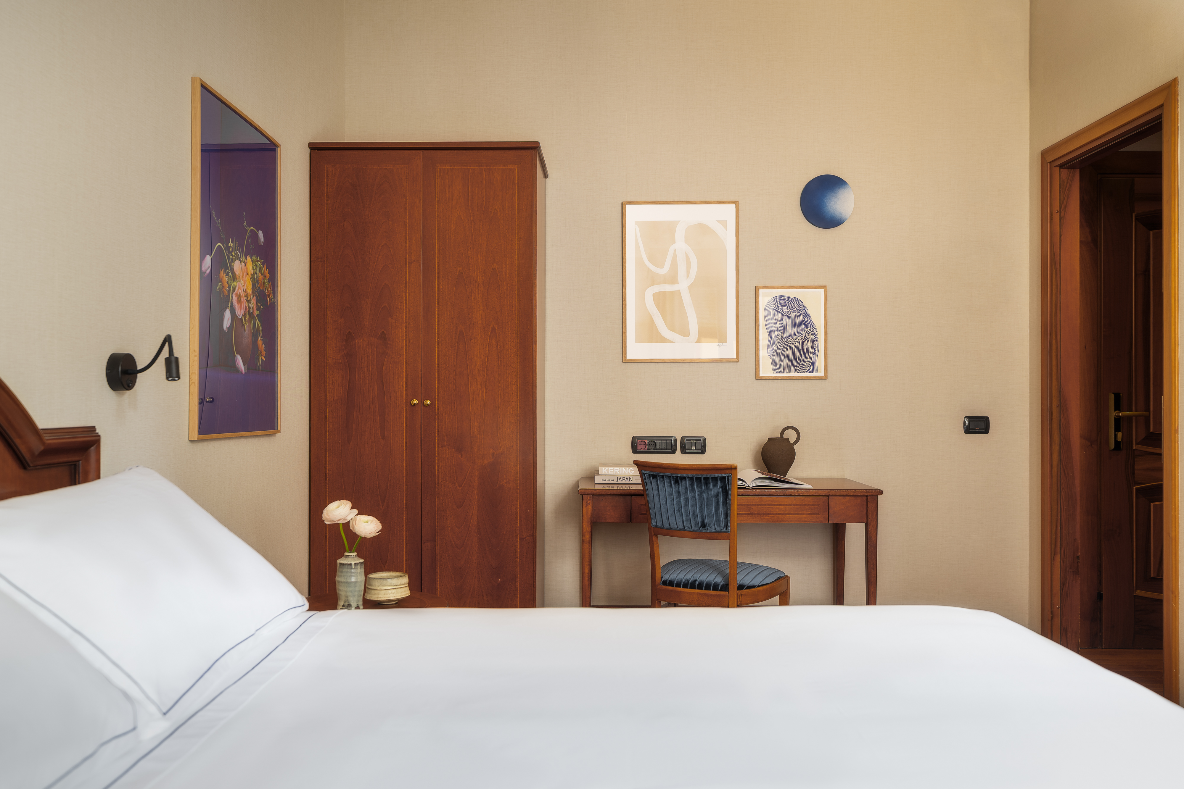 Double Classic Queen Bed