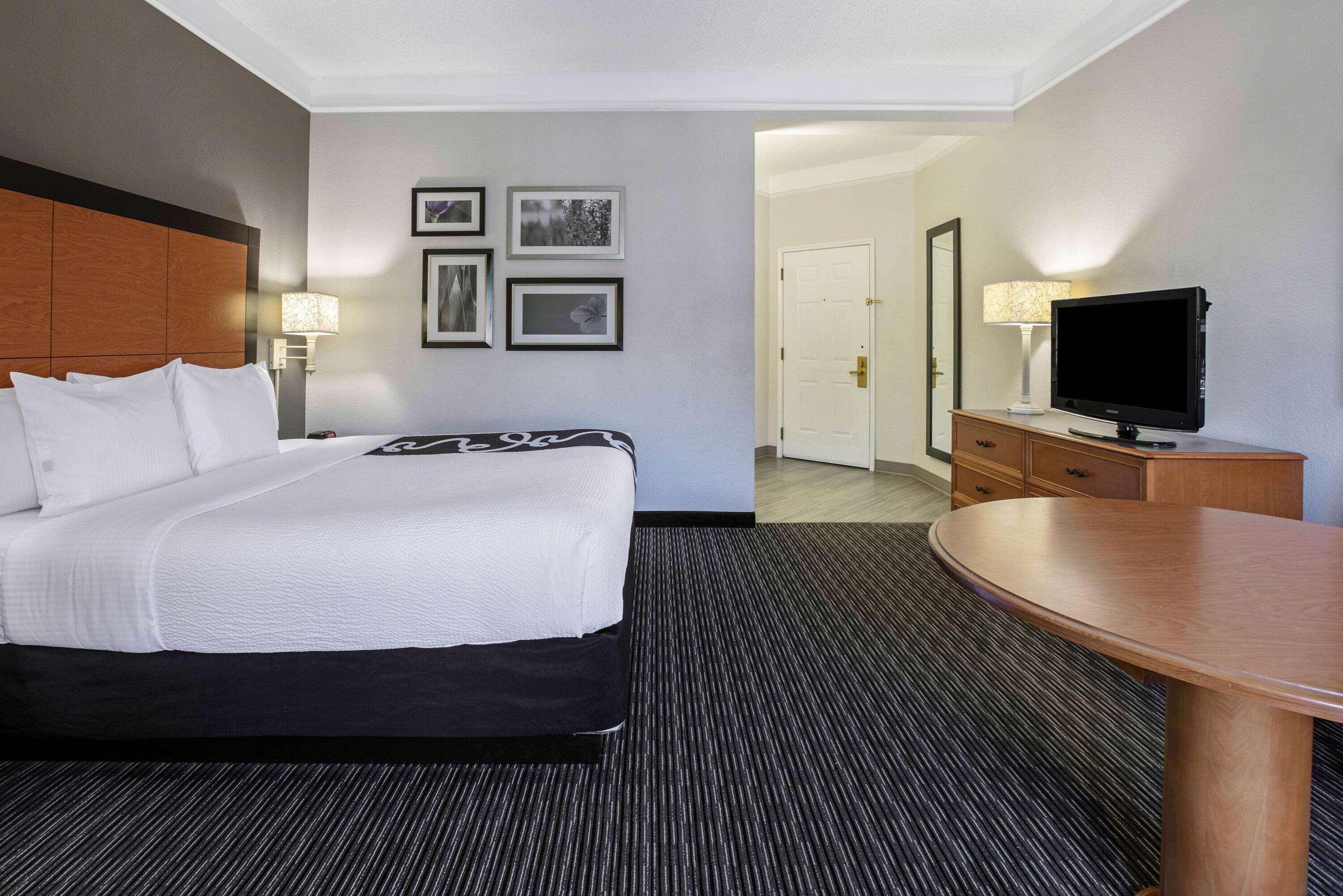 Room Deluxe King Bed