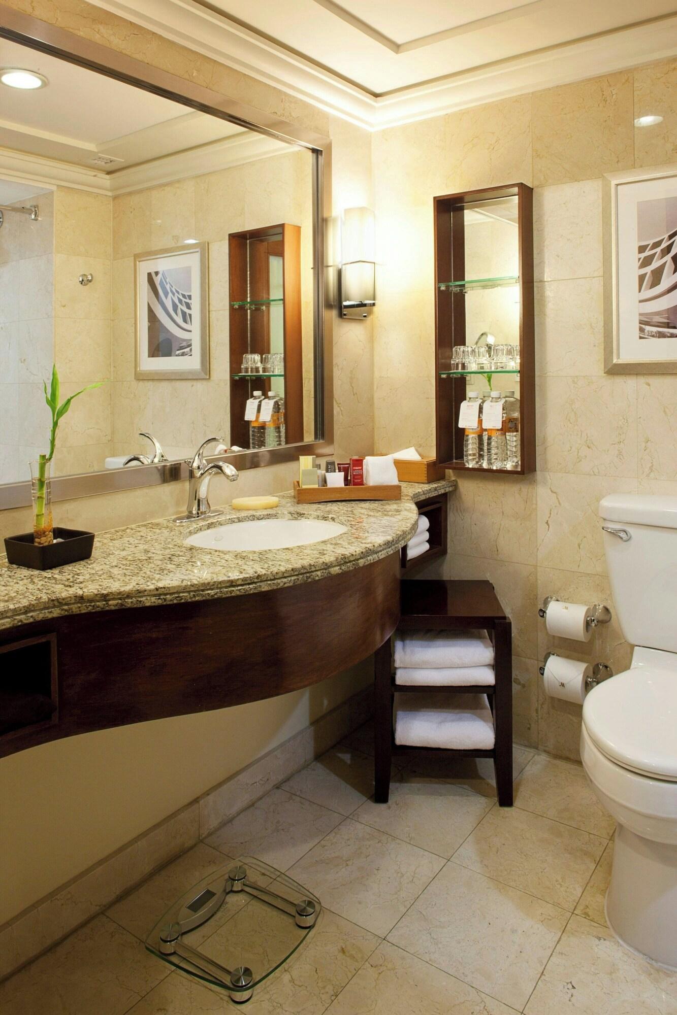 Quadruple Executive Non Smoking