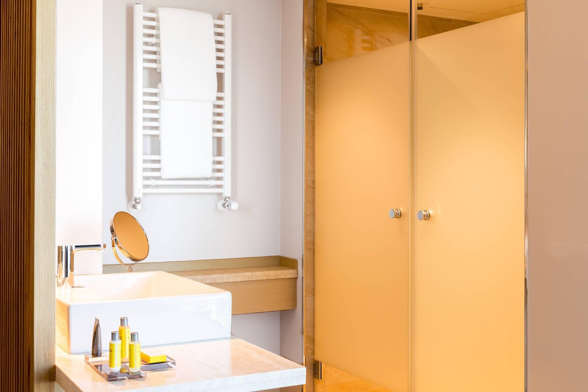 Suite City View King Bed