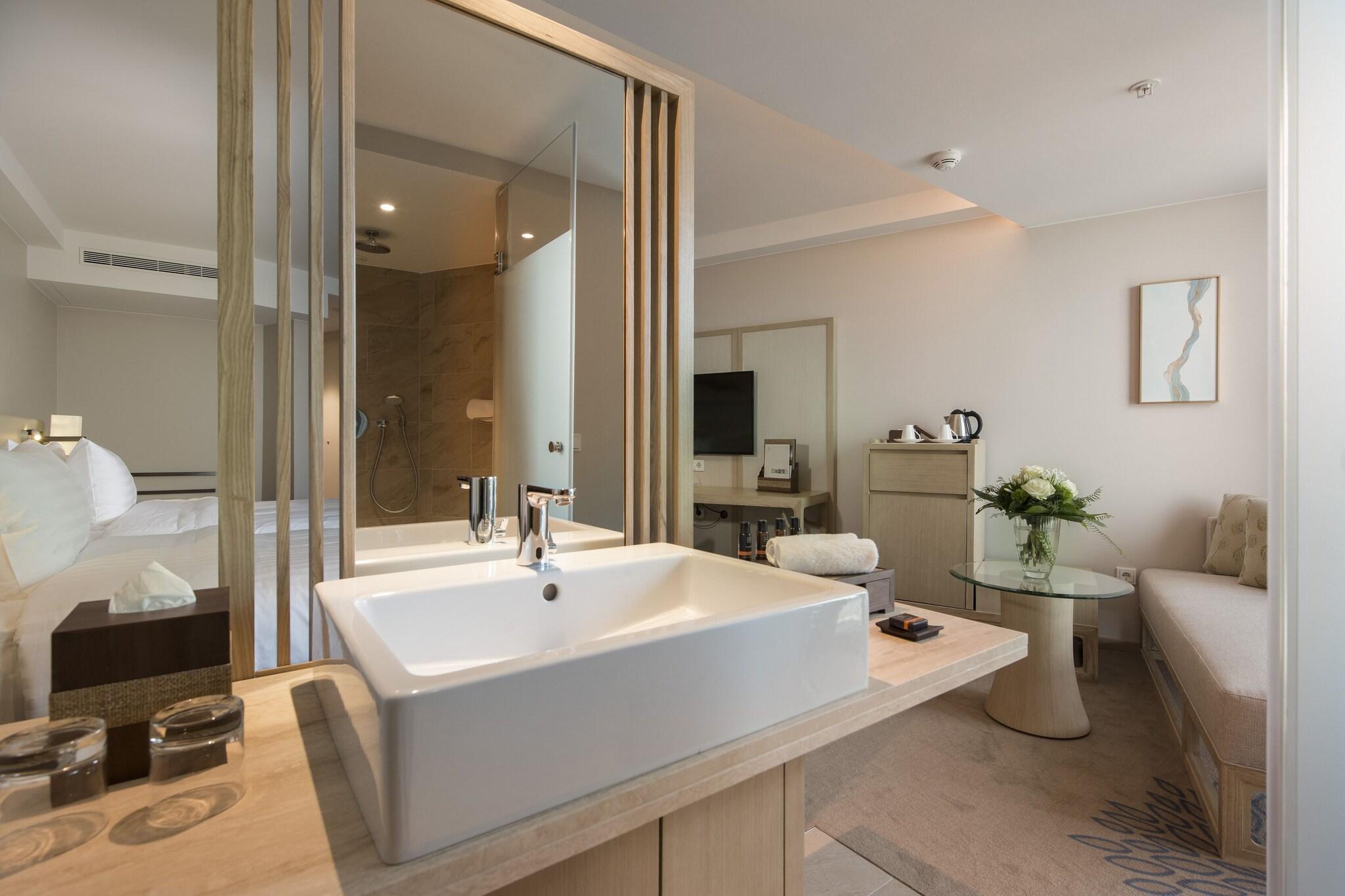 Suite City View King Bed