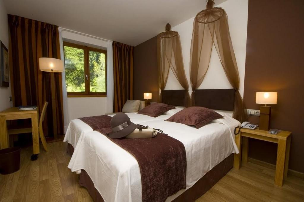 Double or Twin Standard