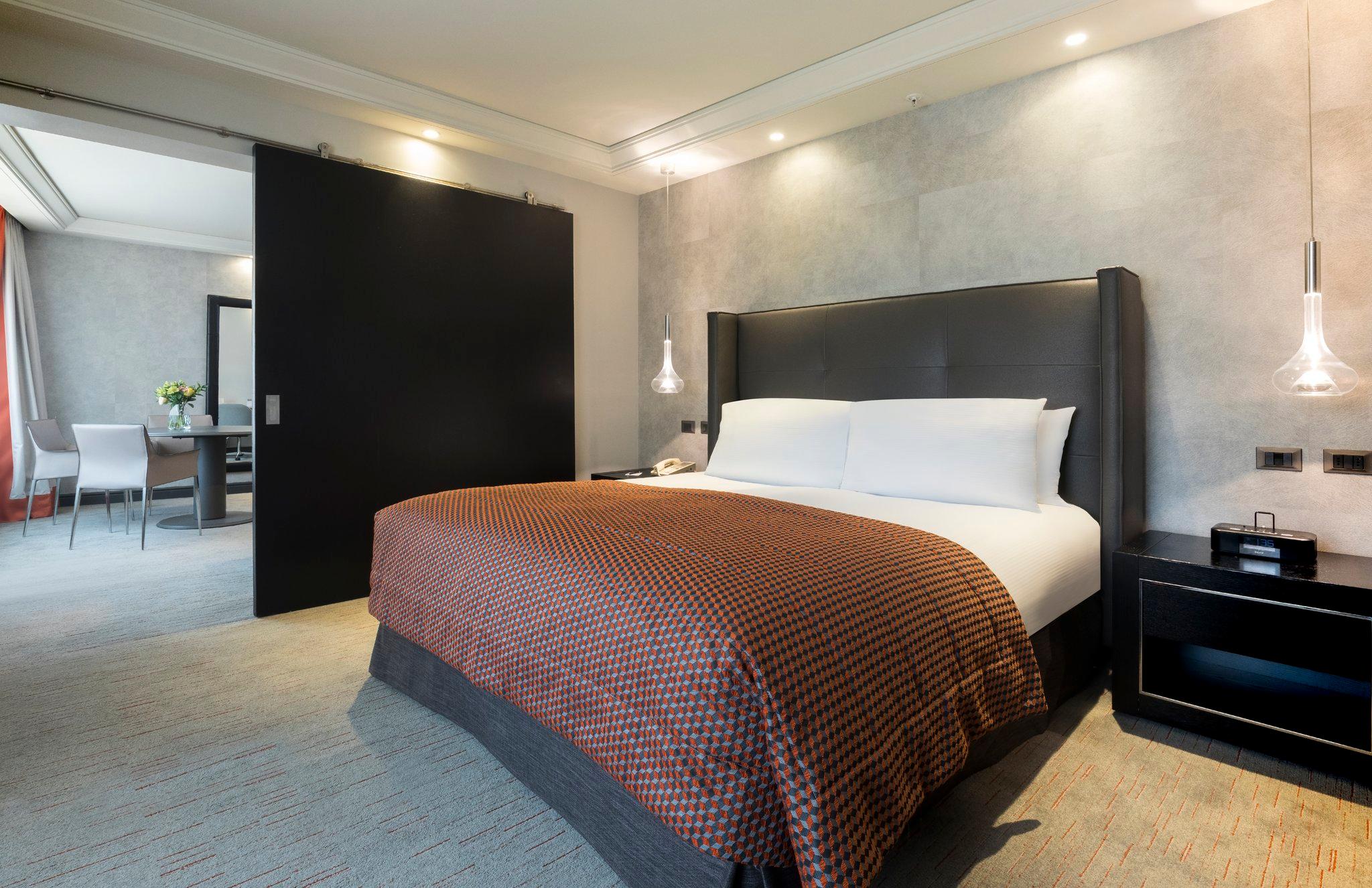 Double Deluxe King Bed