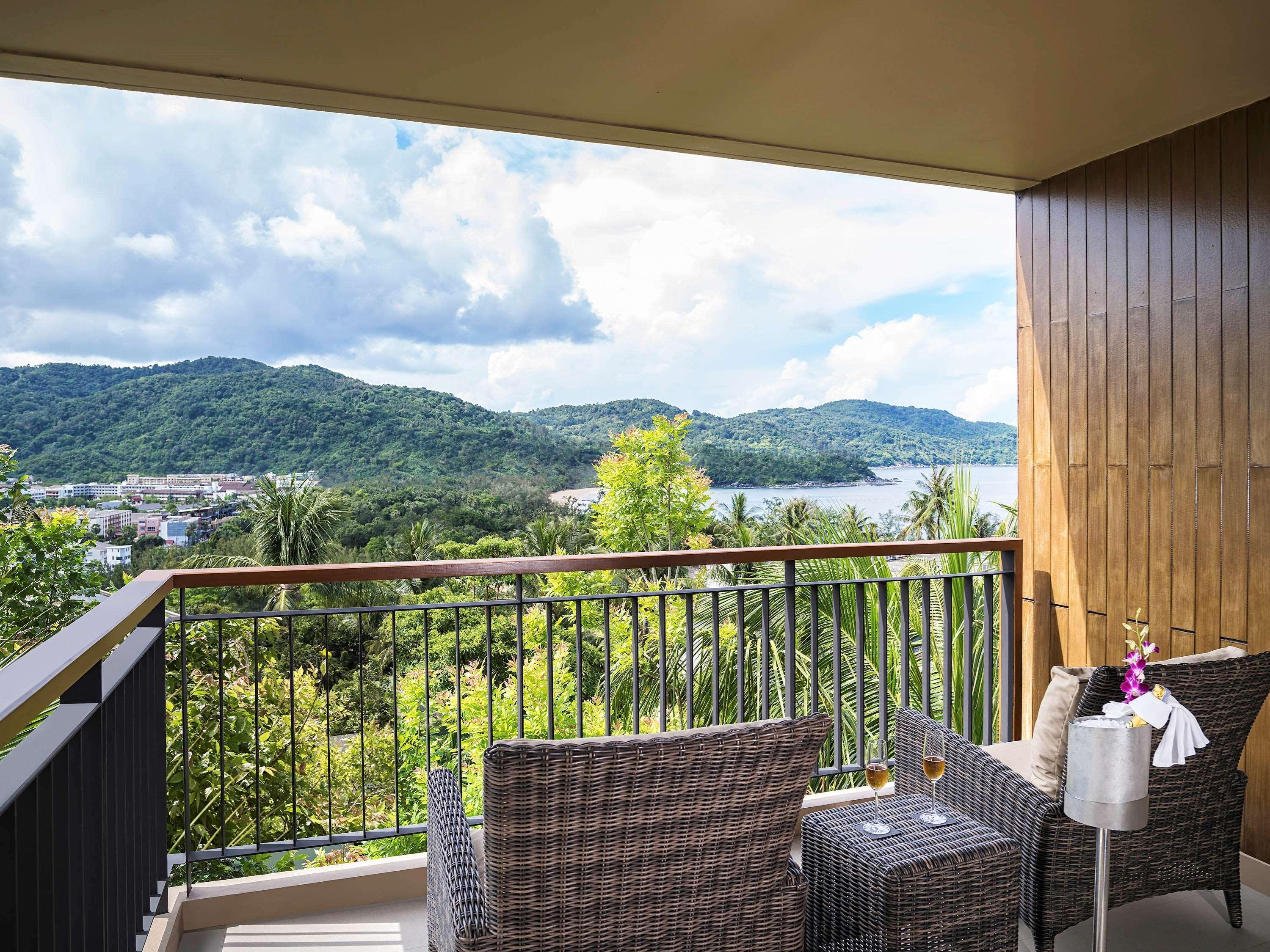 Double Deluxe Sea View with Balcony