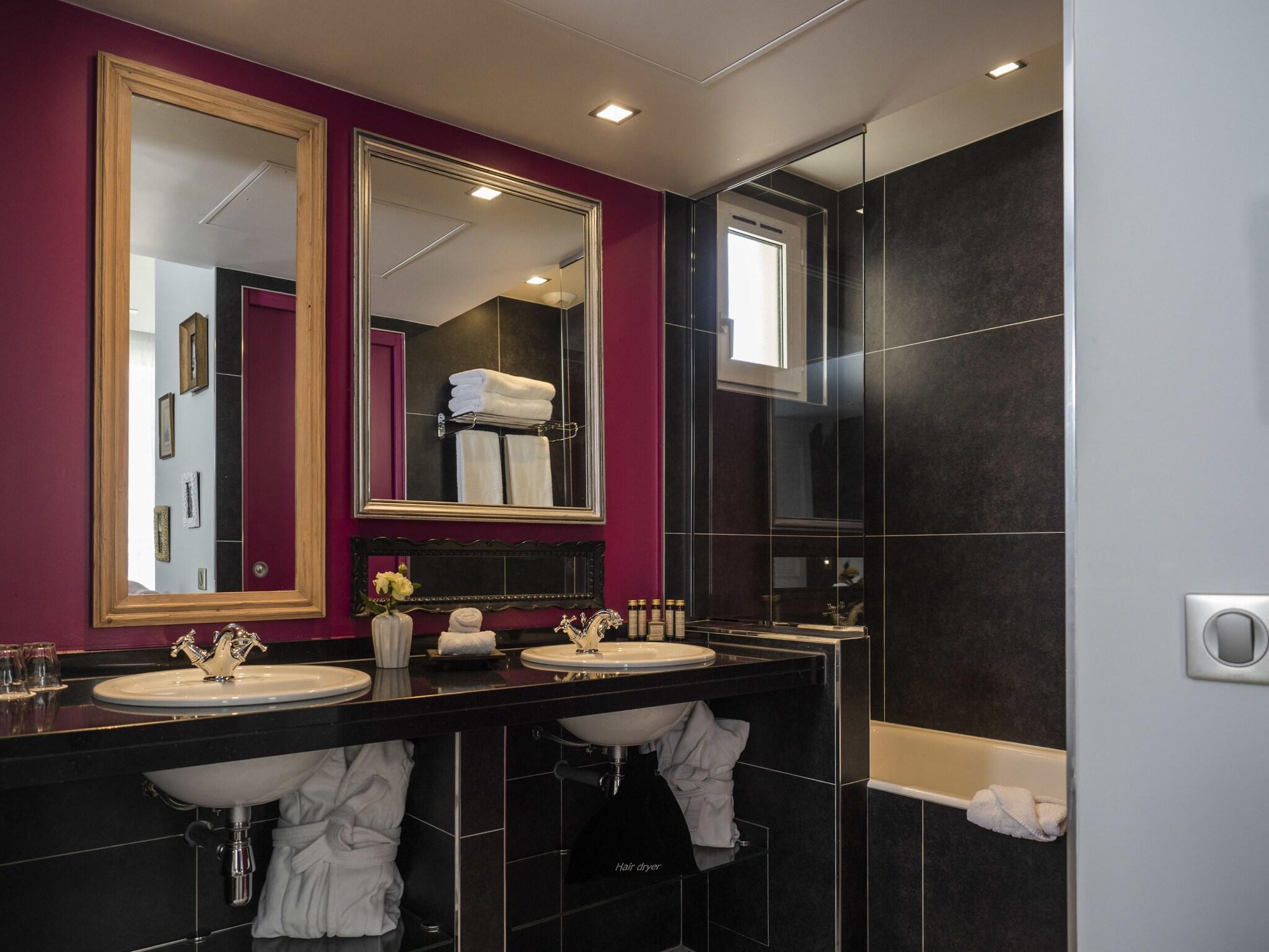 Double Queen Size Bed