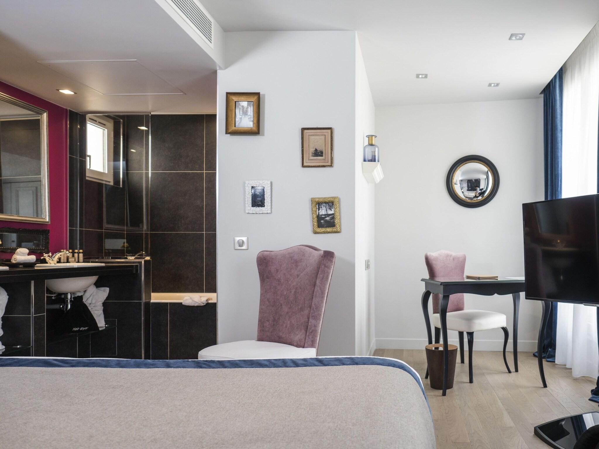 Double Queen Size Bed