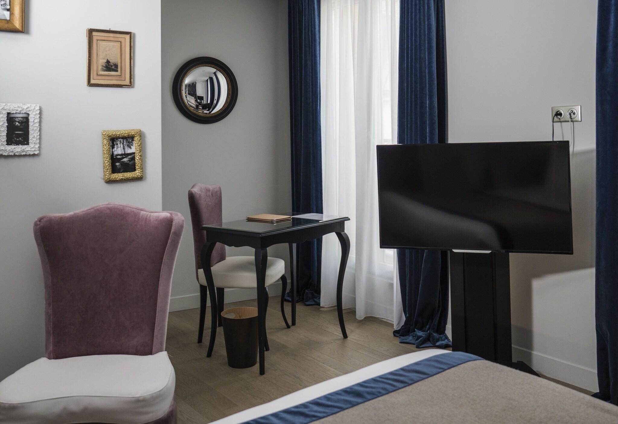 Double Queen Size Bed