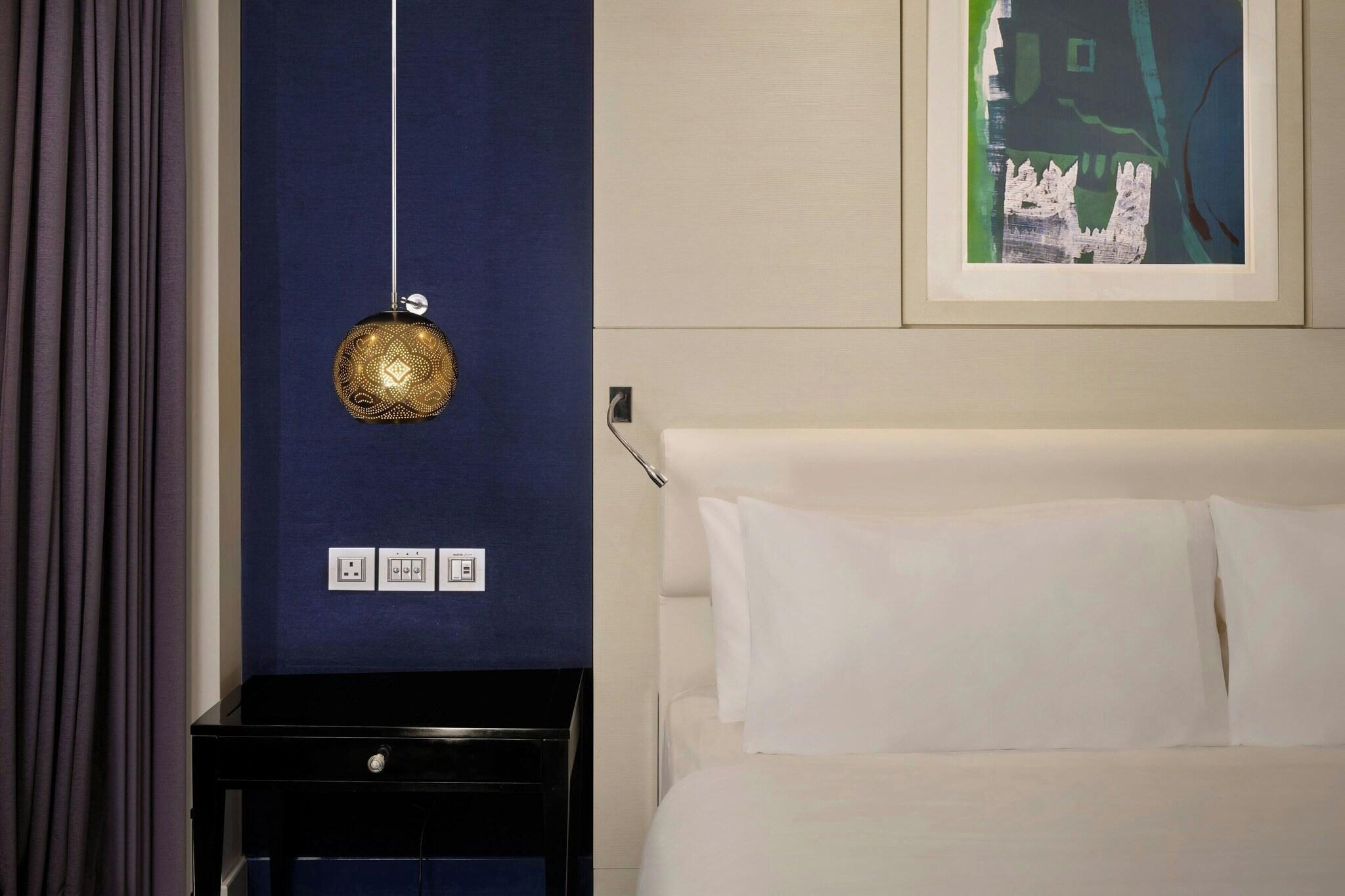 Double Club King Bed