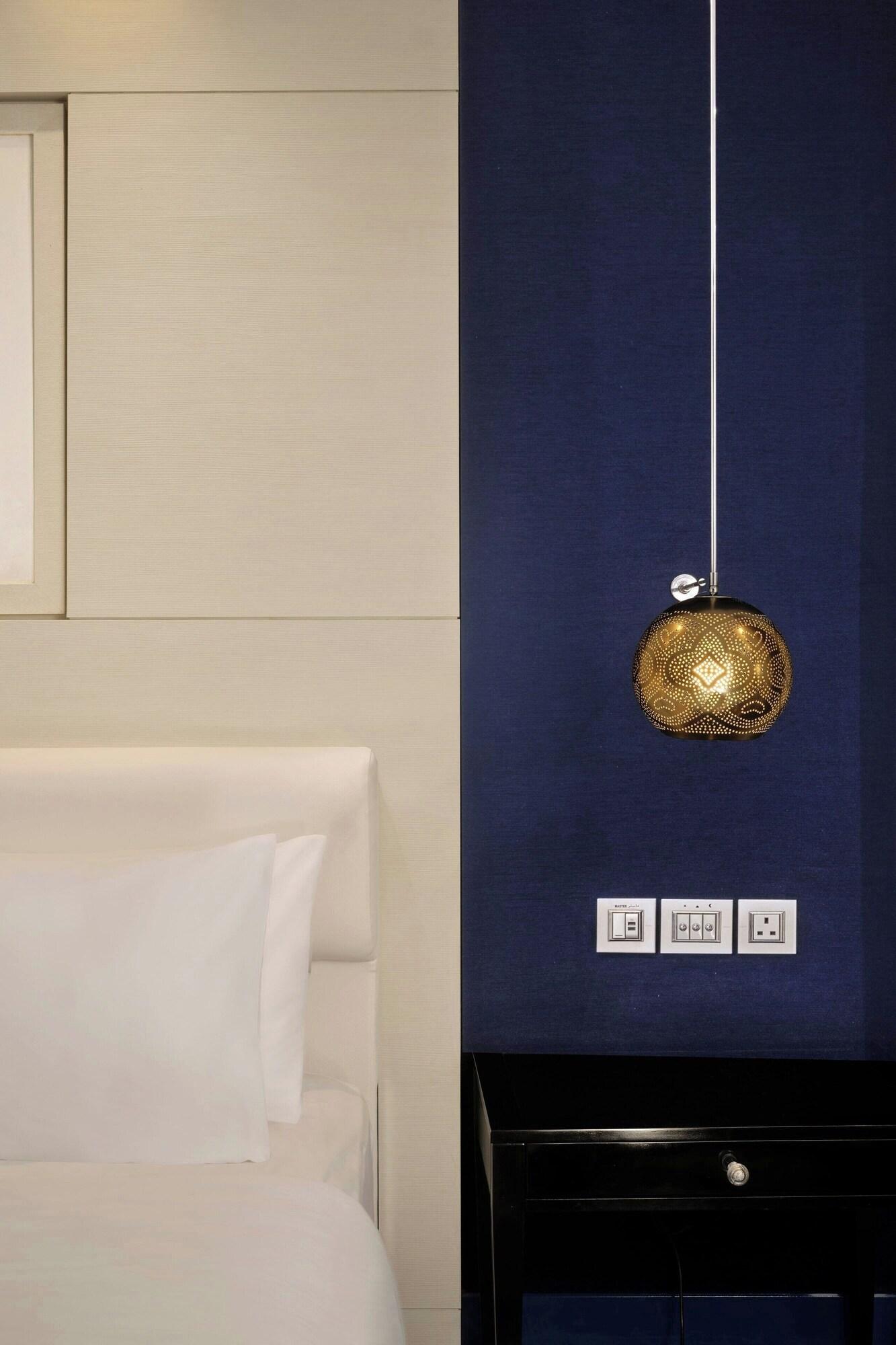 Double Club King Bed