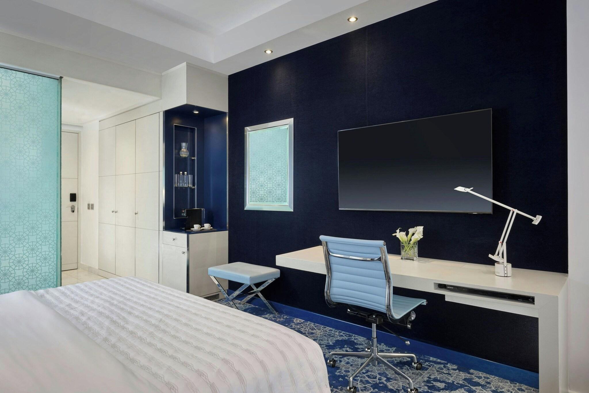 Double Club King Bed