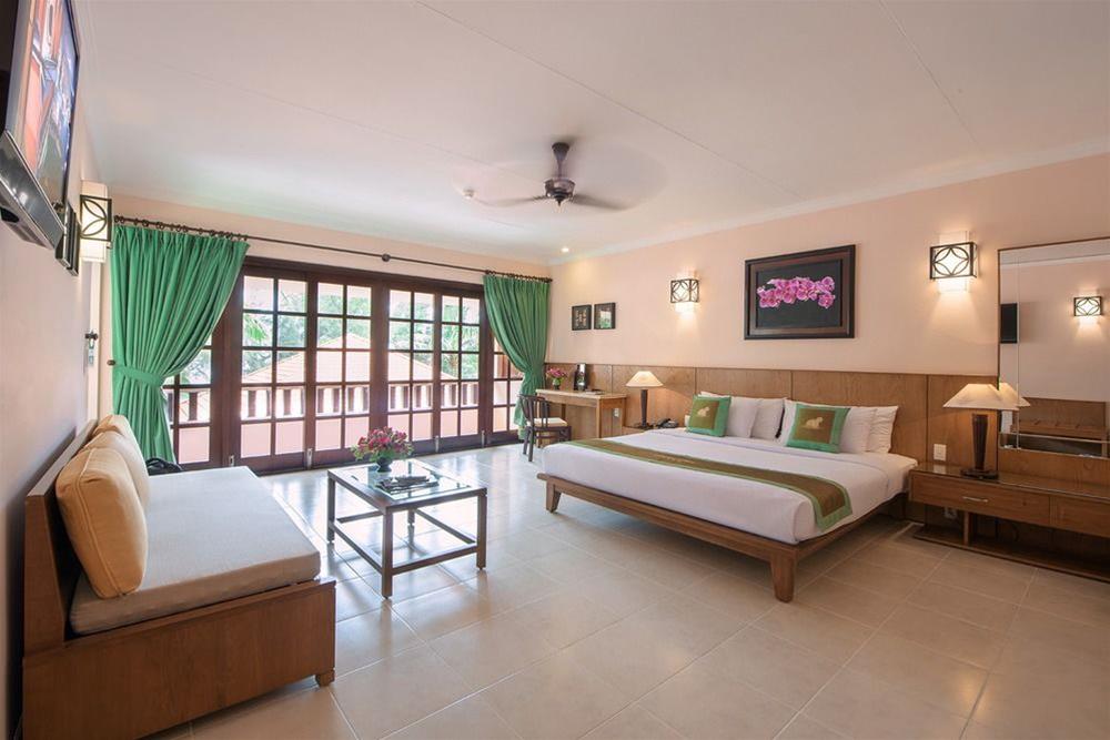 Studio King Size Bed