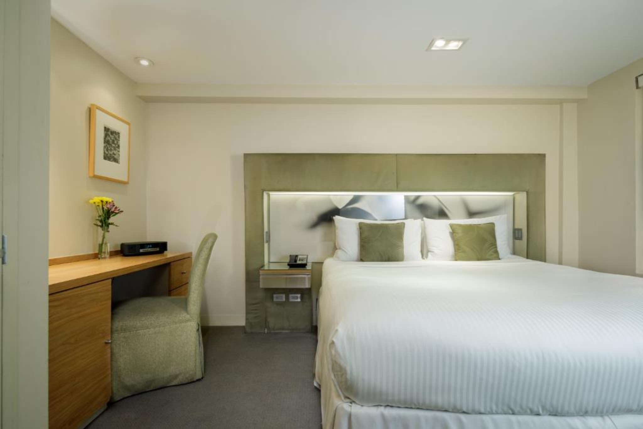 Double Deluxe Queen Bed