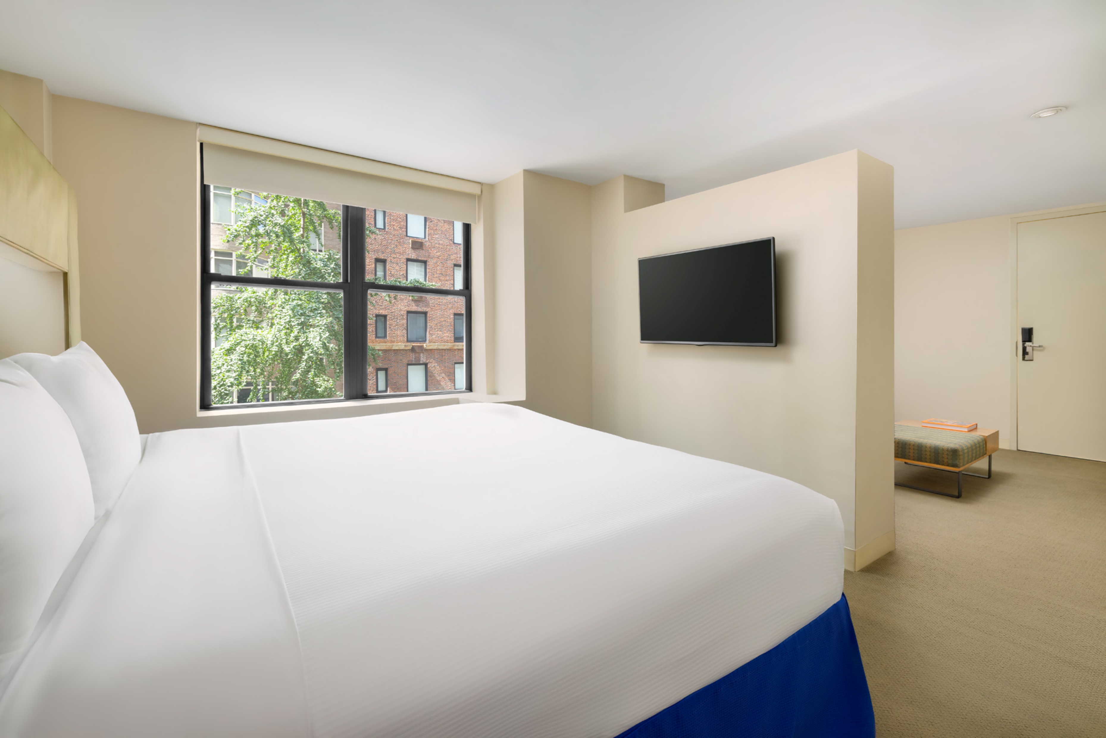 Junior Suite Queen Size Bed