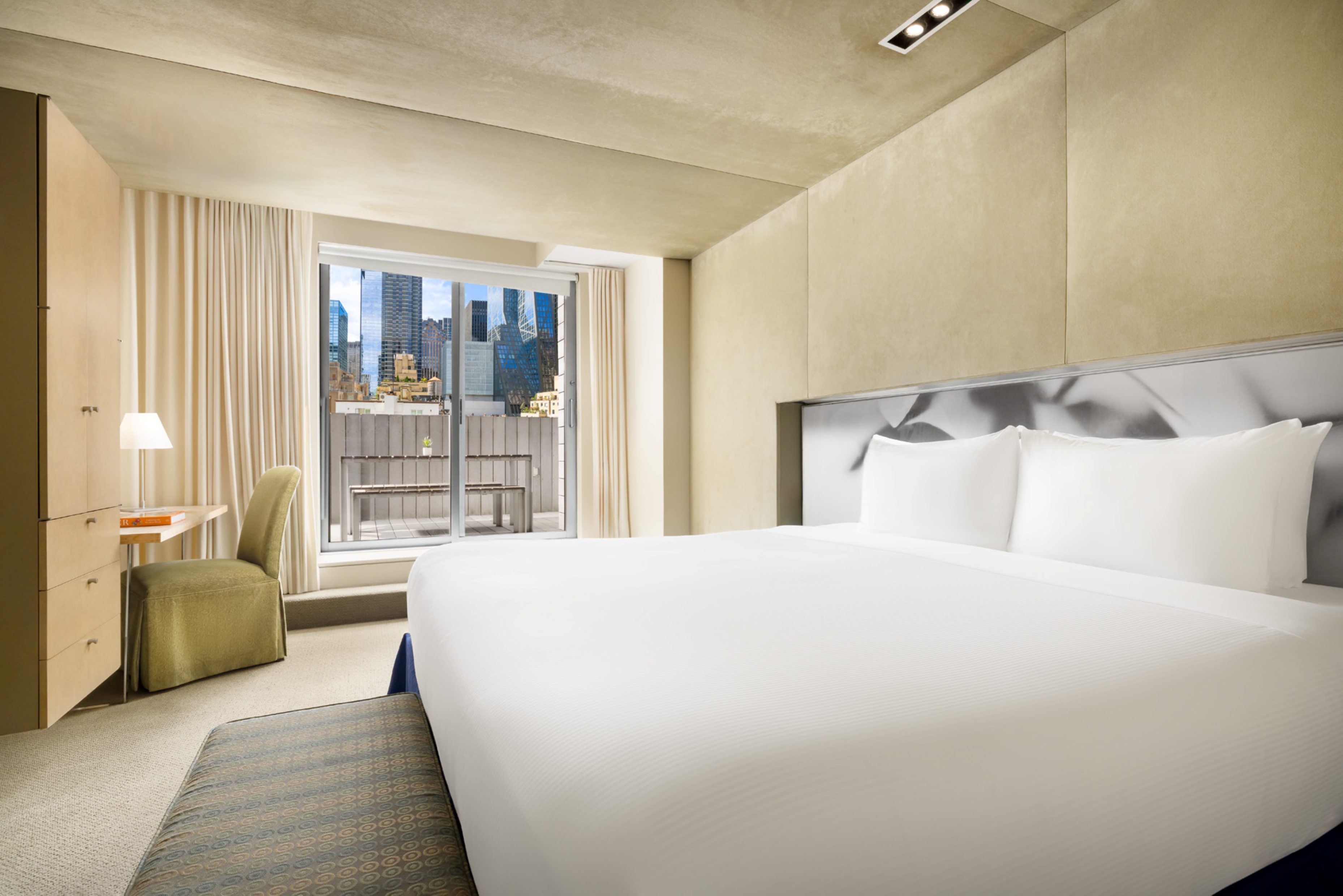 Room King Size Bed