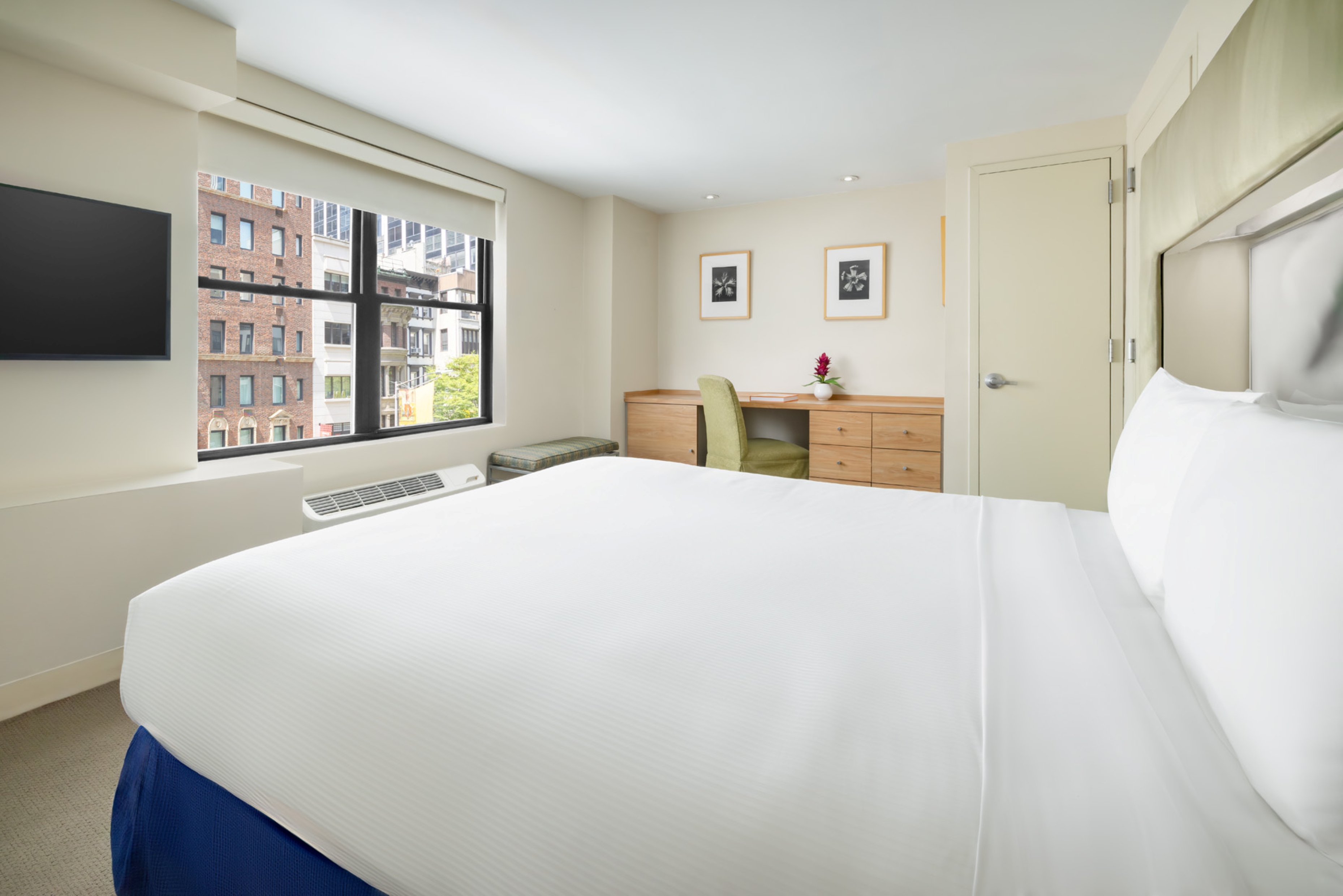 Room Queen Size Bed