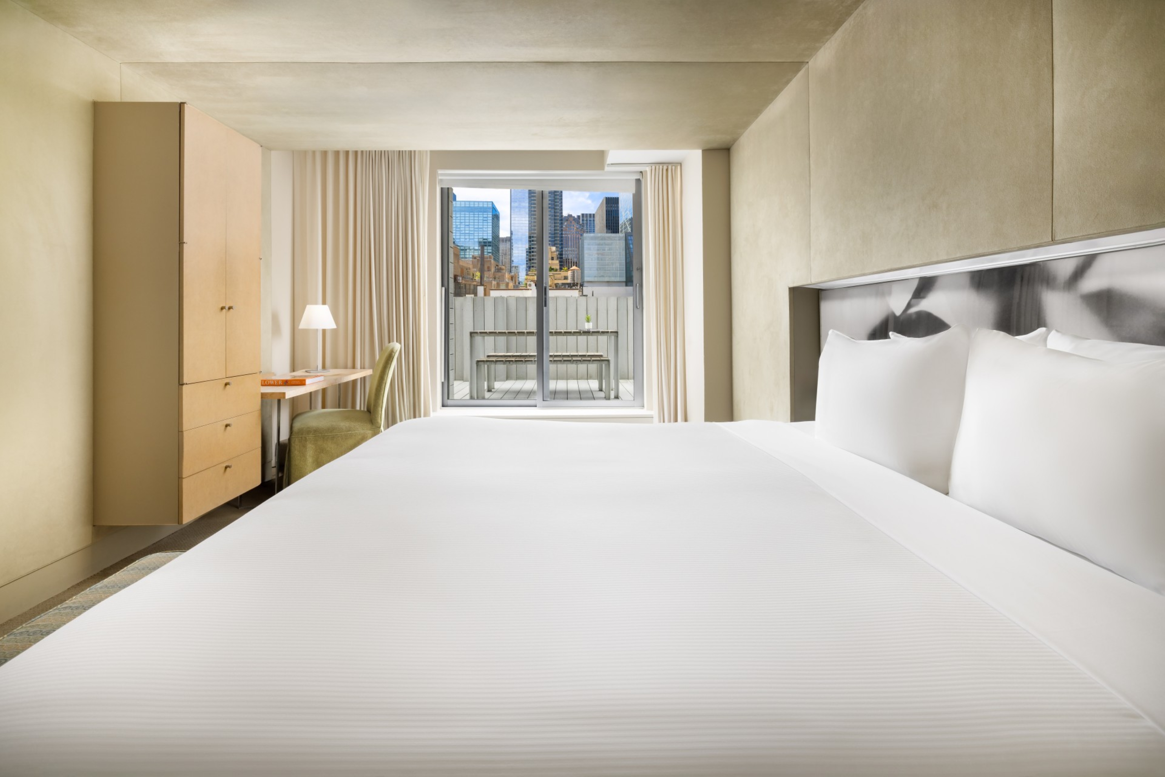 Room King Size Bed