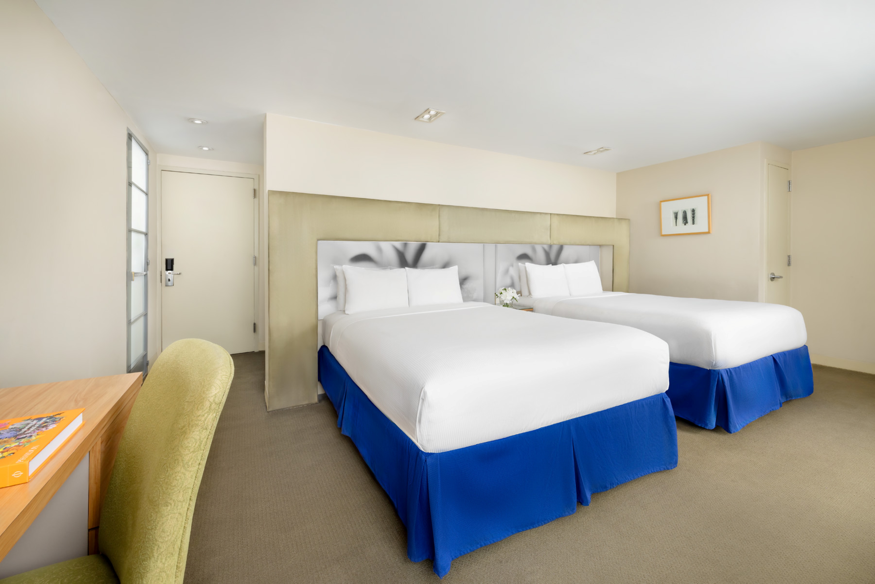 Room Queen Size Bed