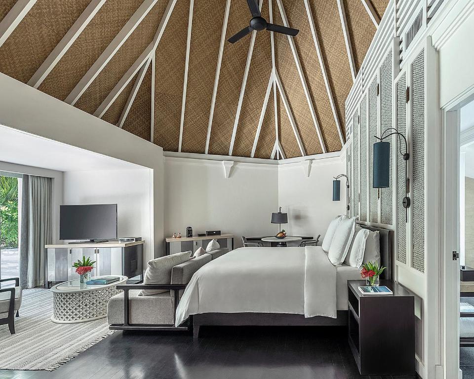 Room Deluxe King Bed