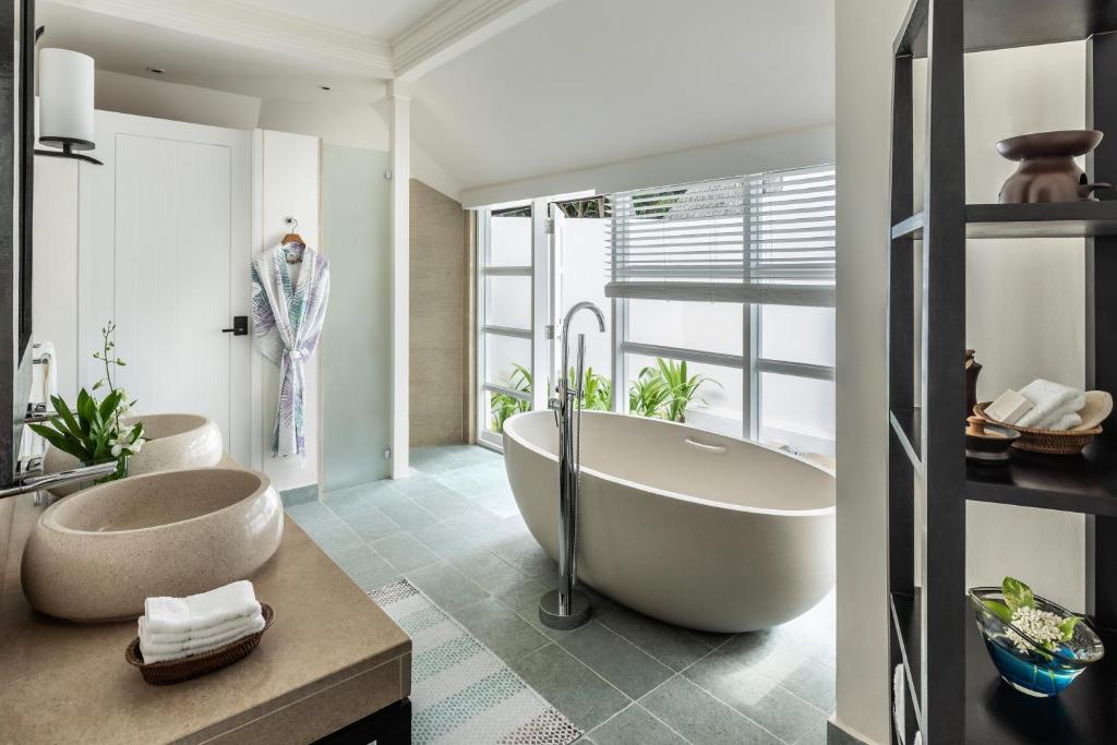 Room Deluxe King Bed