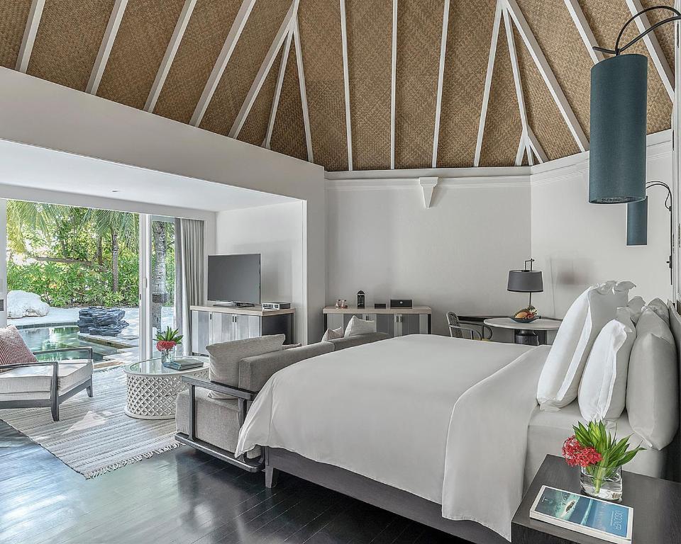 Room Deluxe King Bed