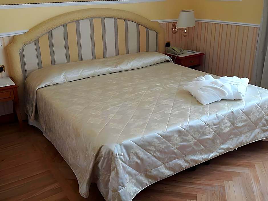 Double or Twin Standard