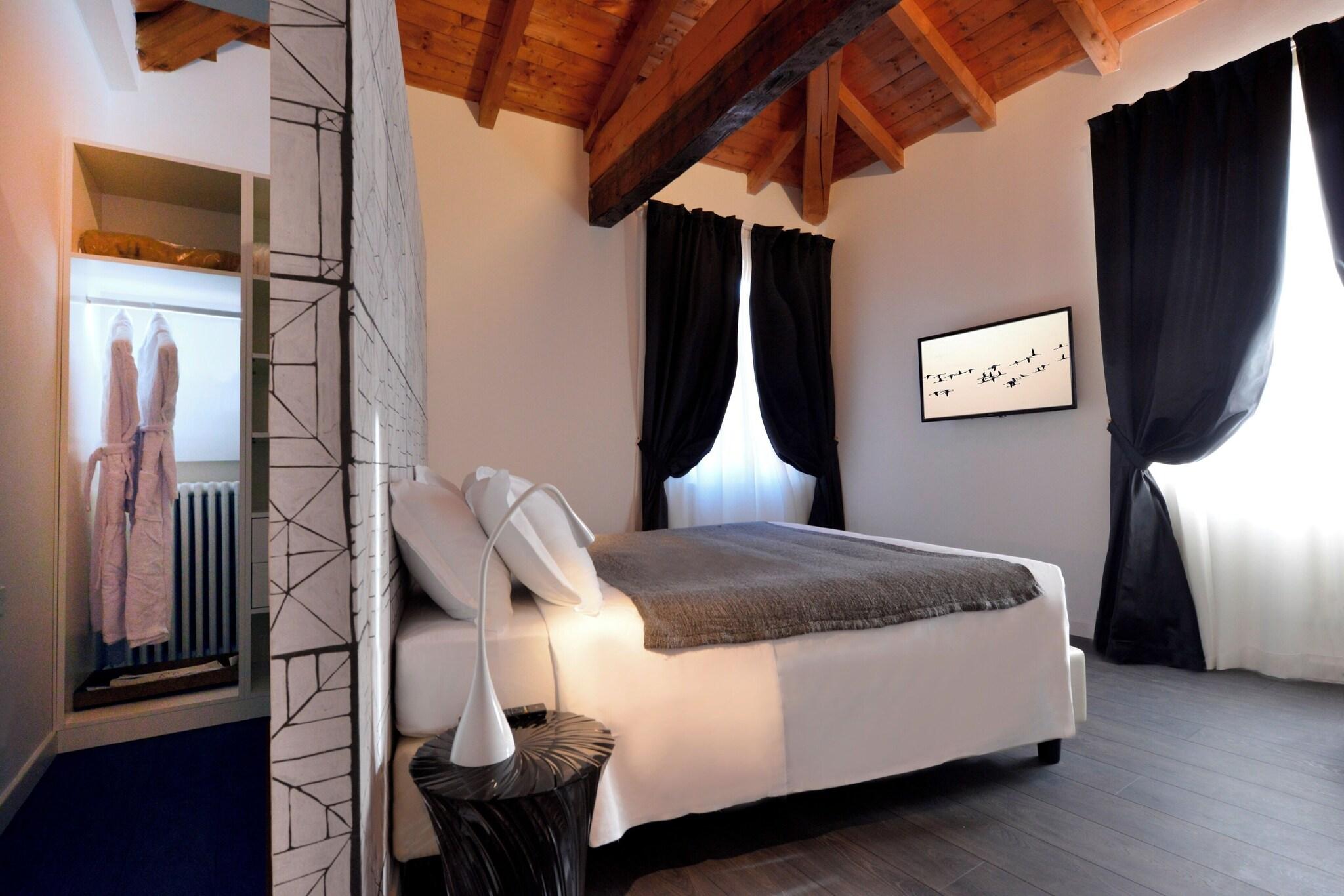 Apartment Queen Size Bed