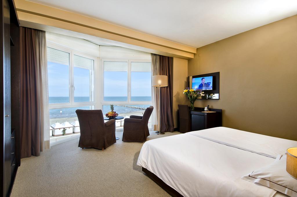 Double or Twin Superior Sea View