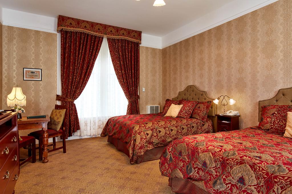 Room Classic Two Queen Beds