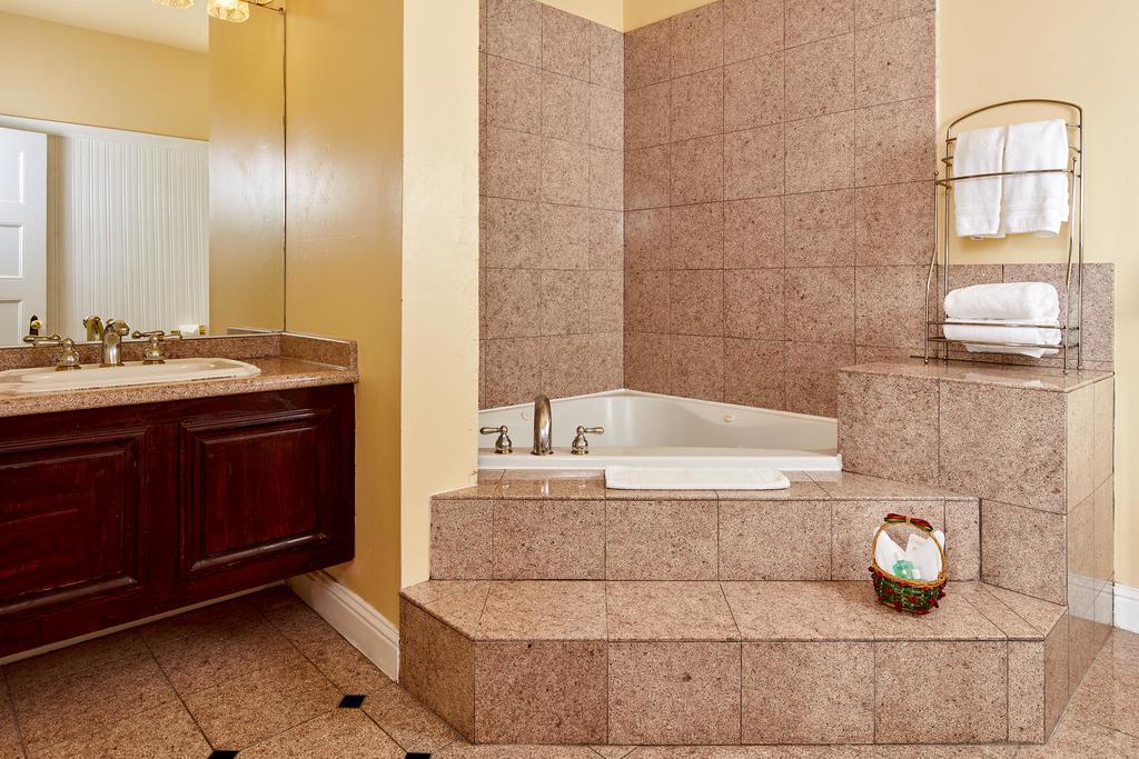 Suite King Bed with Jacuzzi