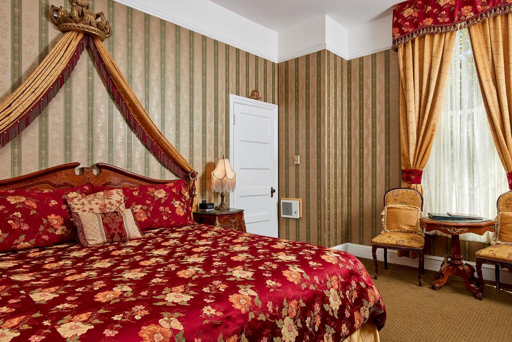 Room Deluxe King Bed