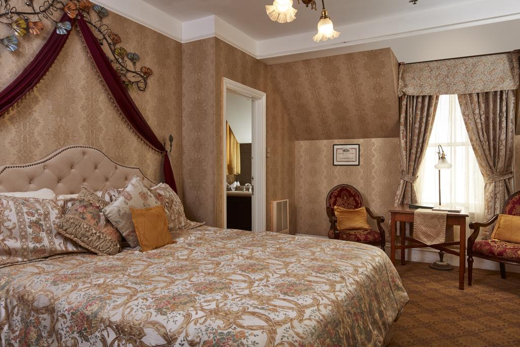 Room Deluxe King Bed