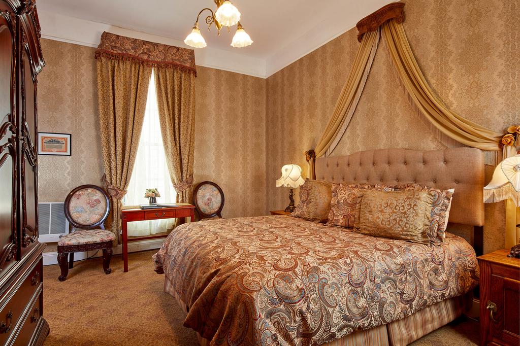 Room Deluxe King Bed