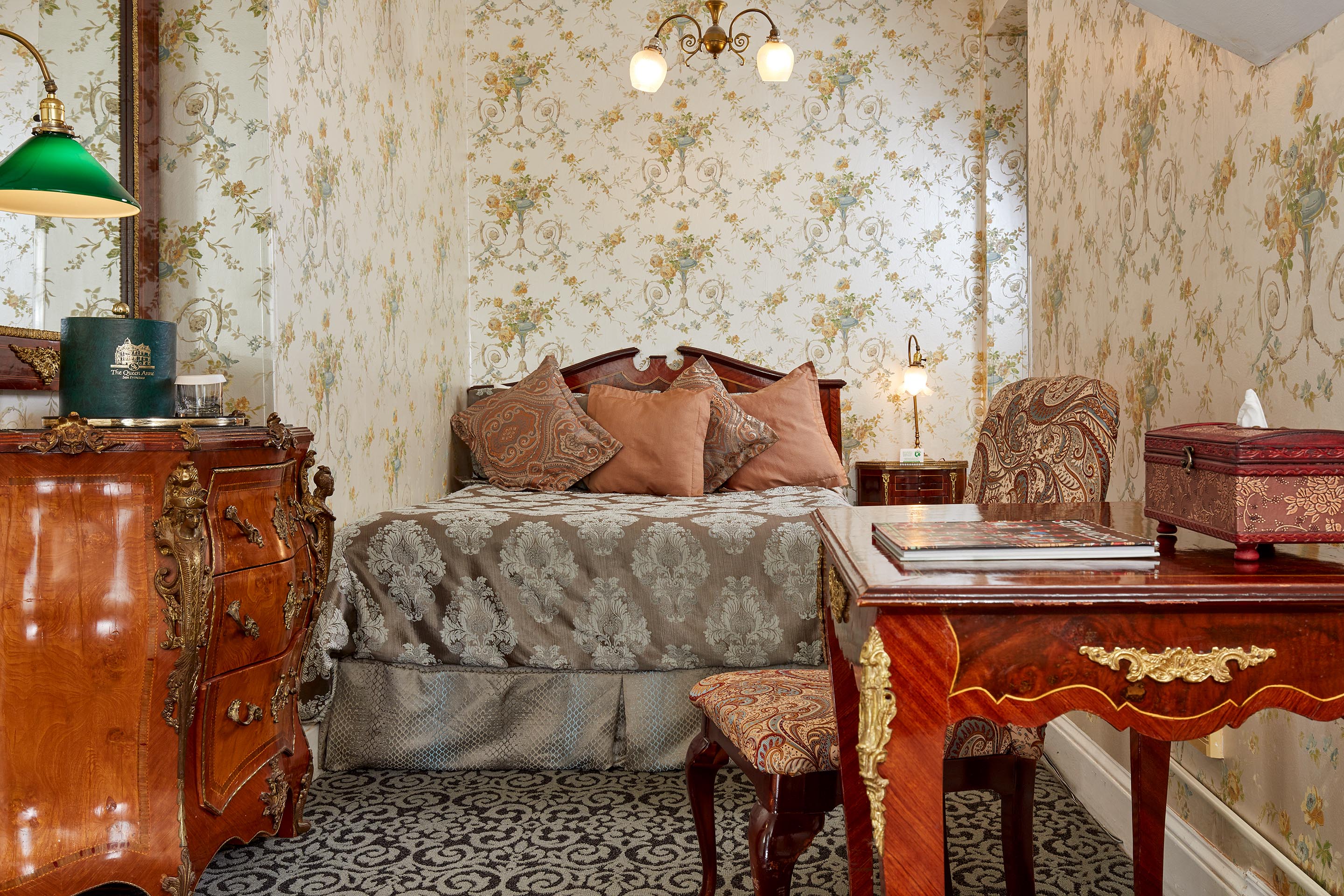 Room Classic Queen Bed