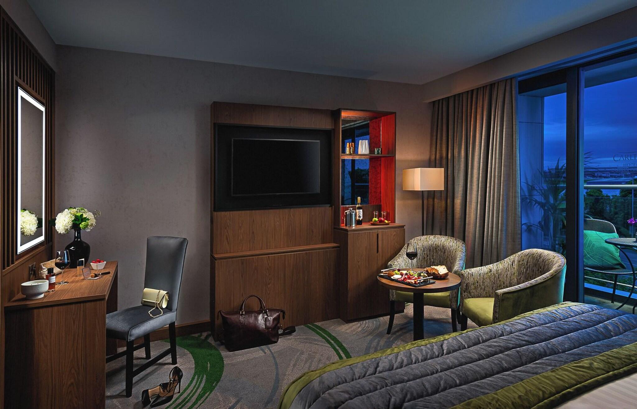 Double Deluxe King Bed