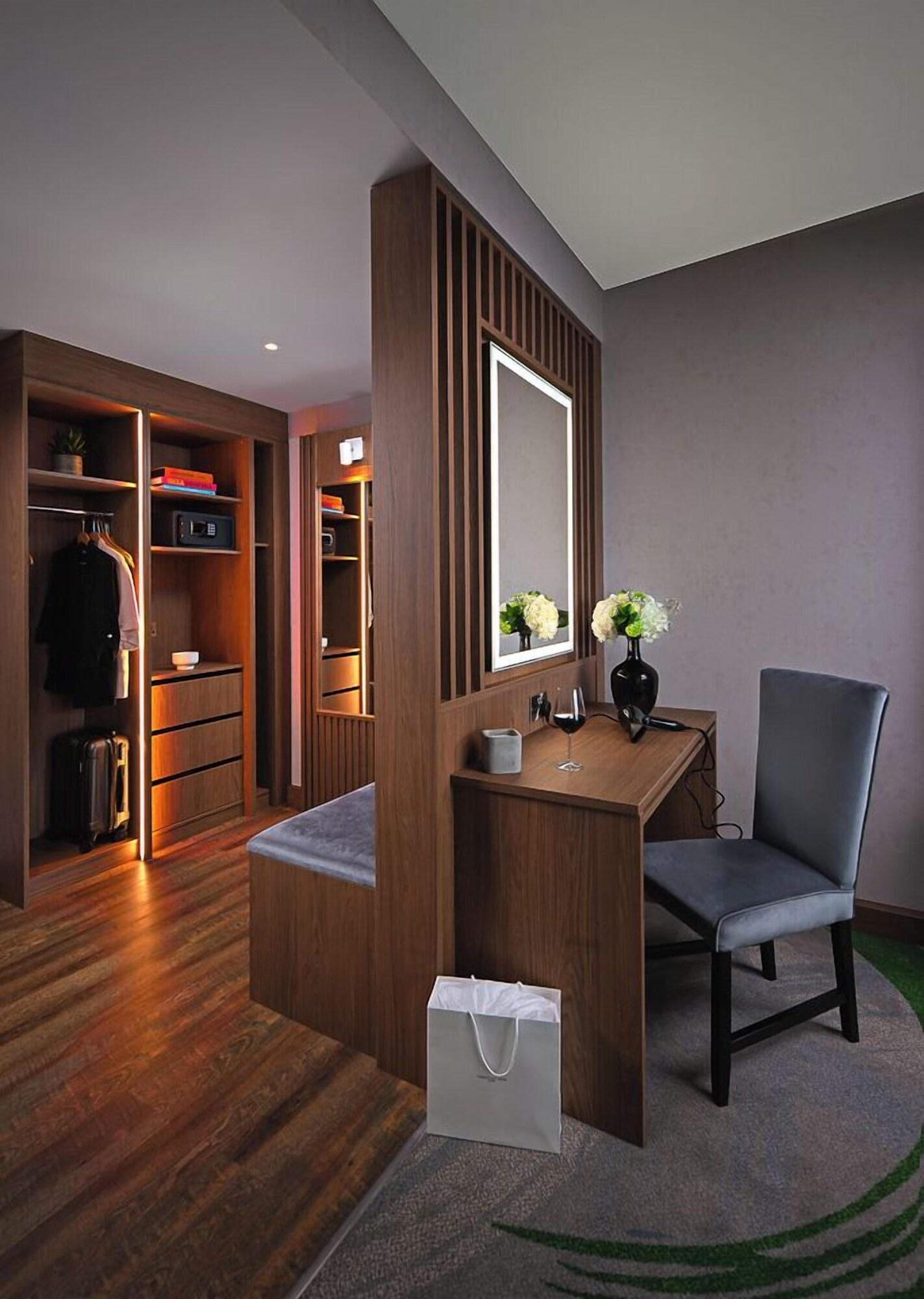 Double Deluxe King Bed