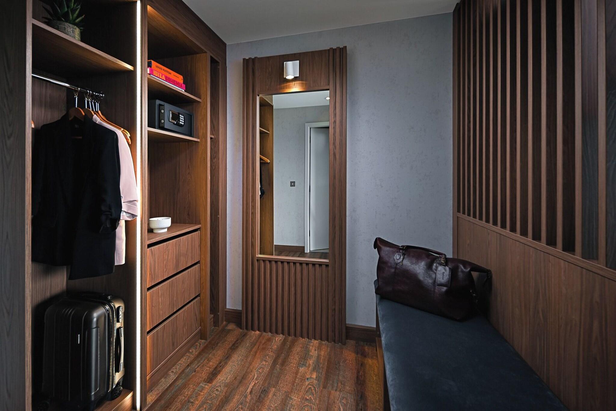 Double Deluxe King Bed