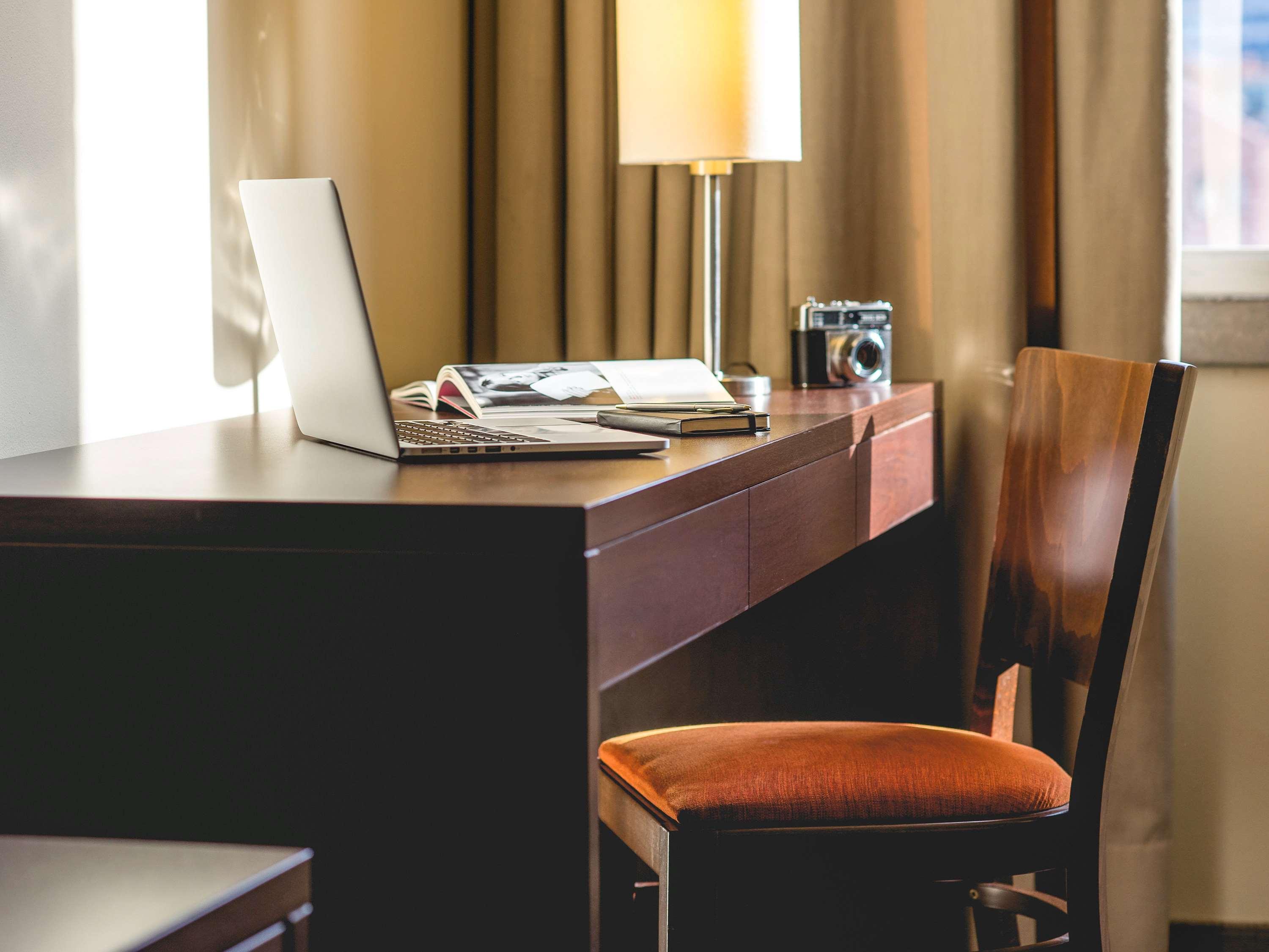 Double Deluxe Queen Bed