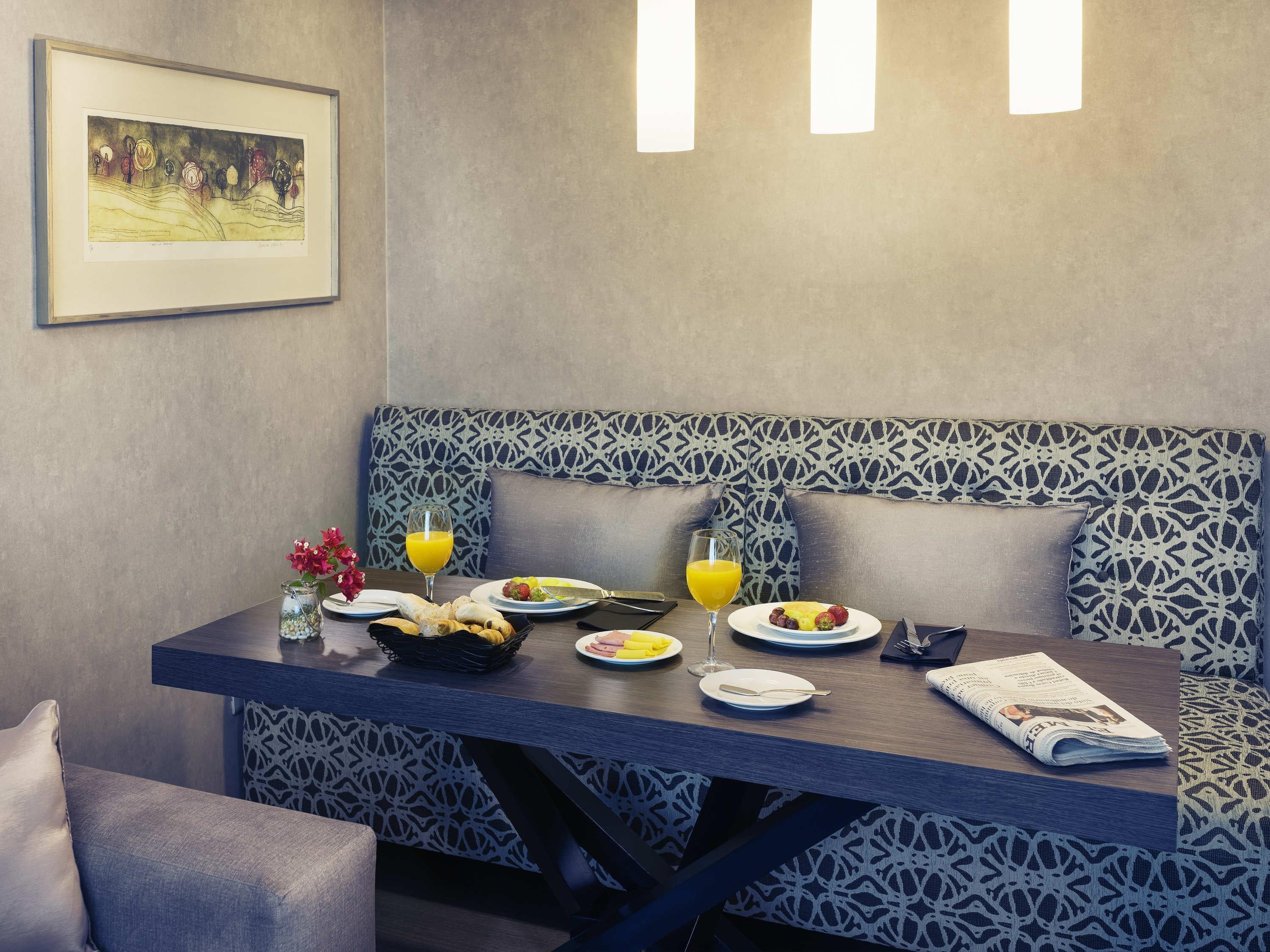 Junior Suite Queen Size Bed