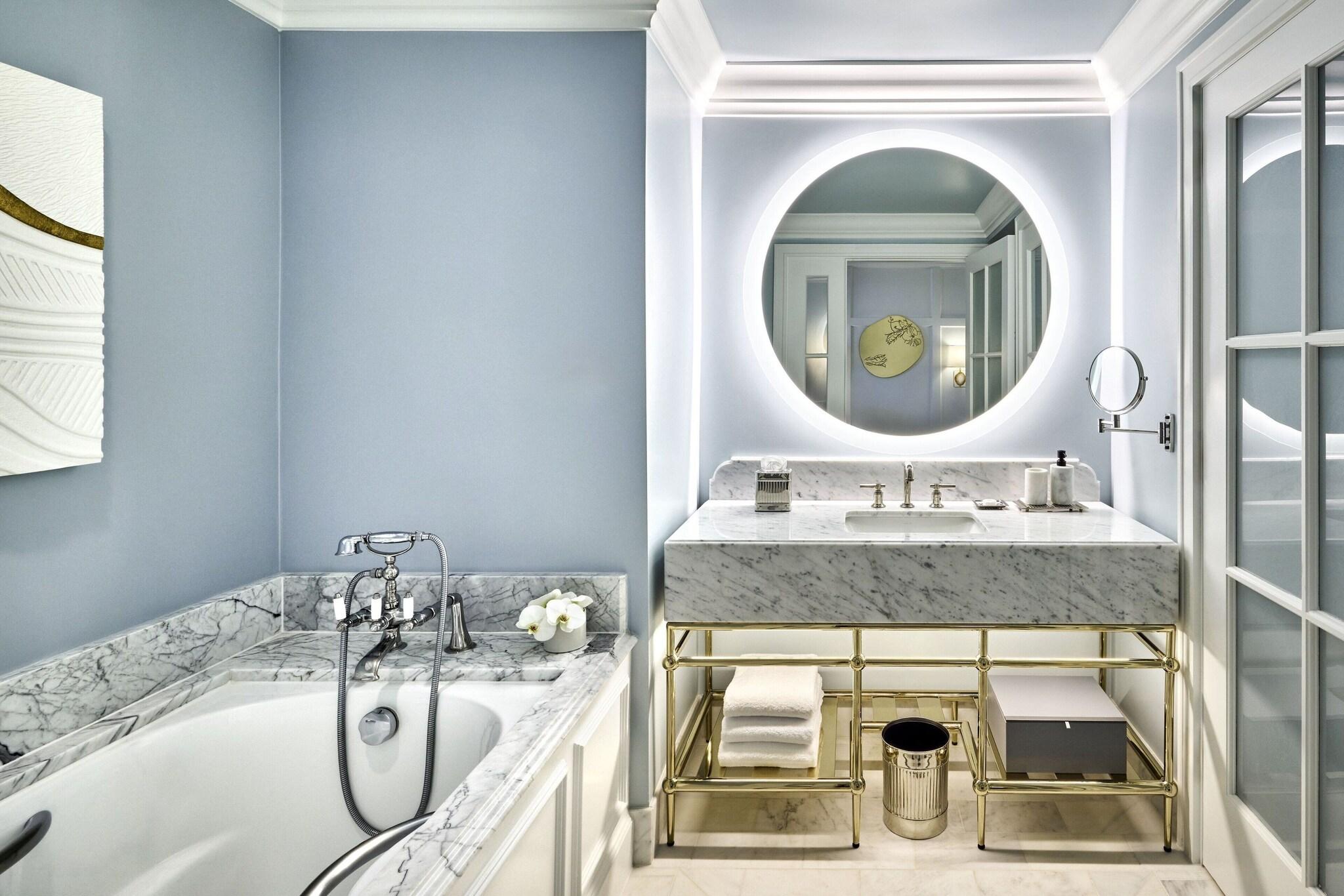 Double Deluxe King Bed