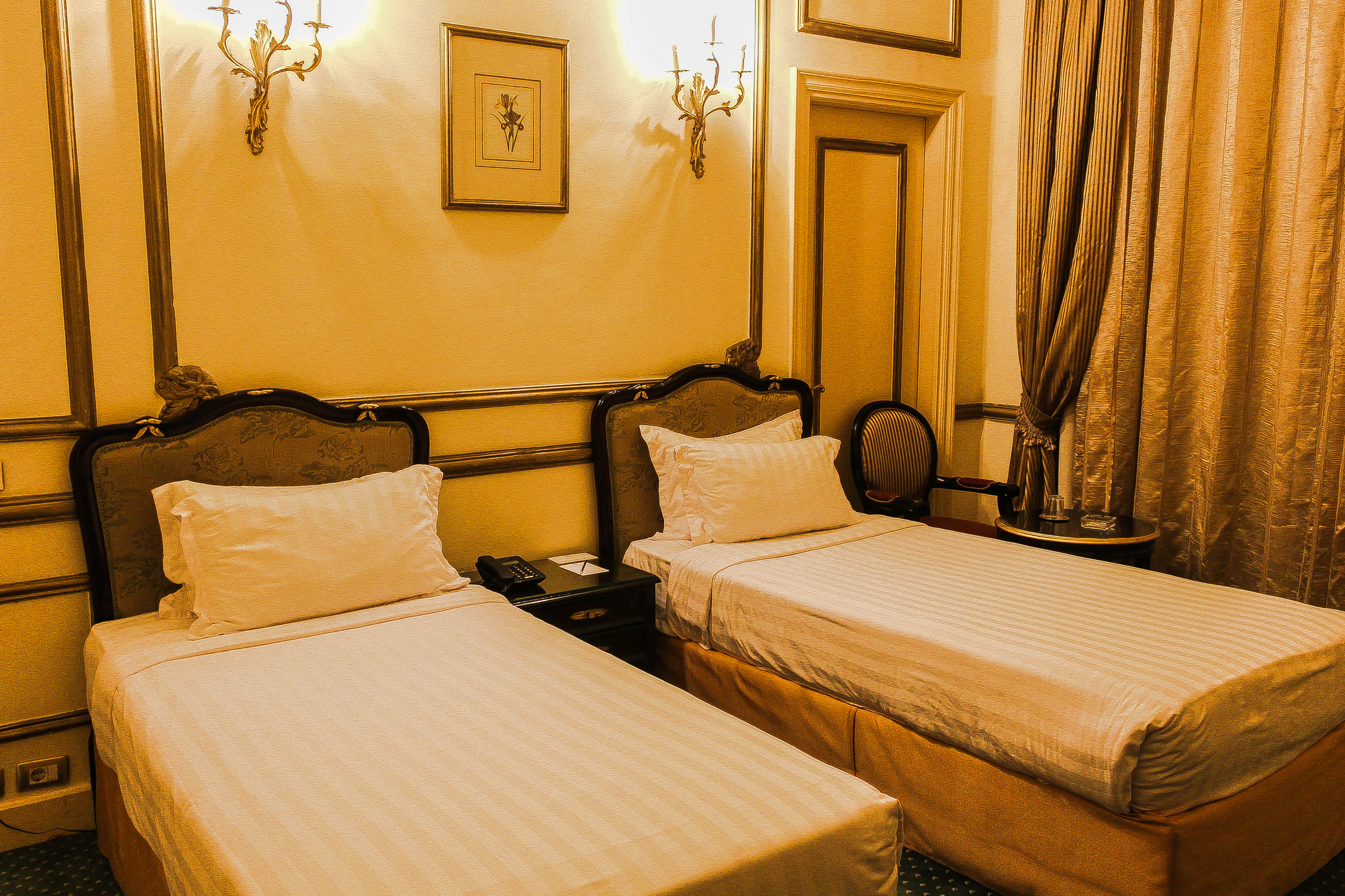 Double or Twin Deluxe One Bedroom