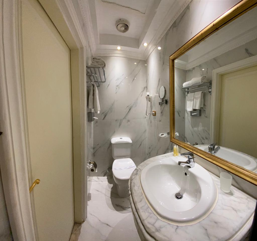 Double or Twin Deluxe One Bedroom